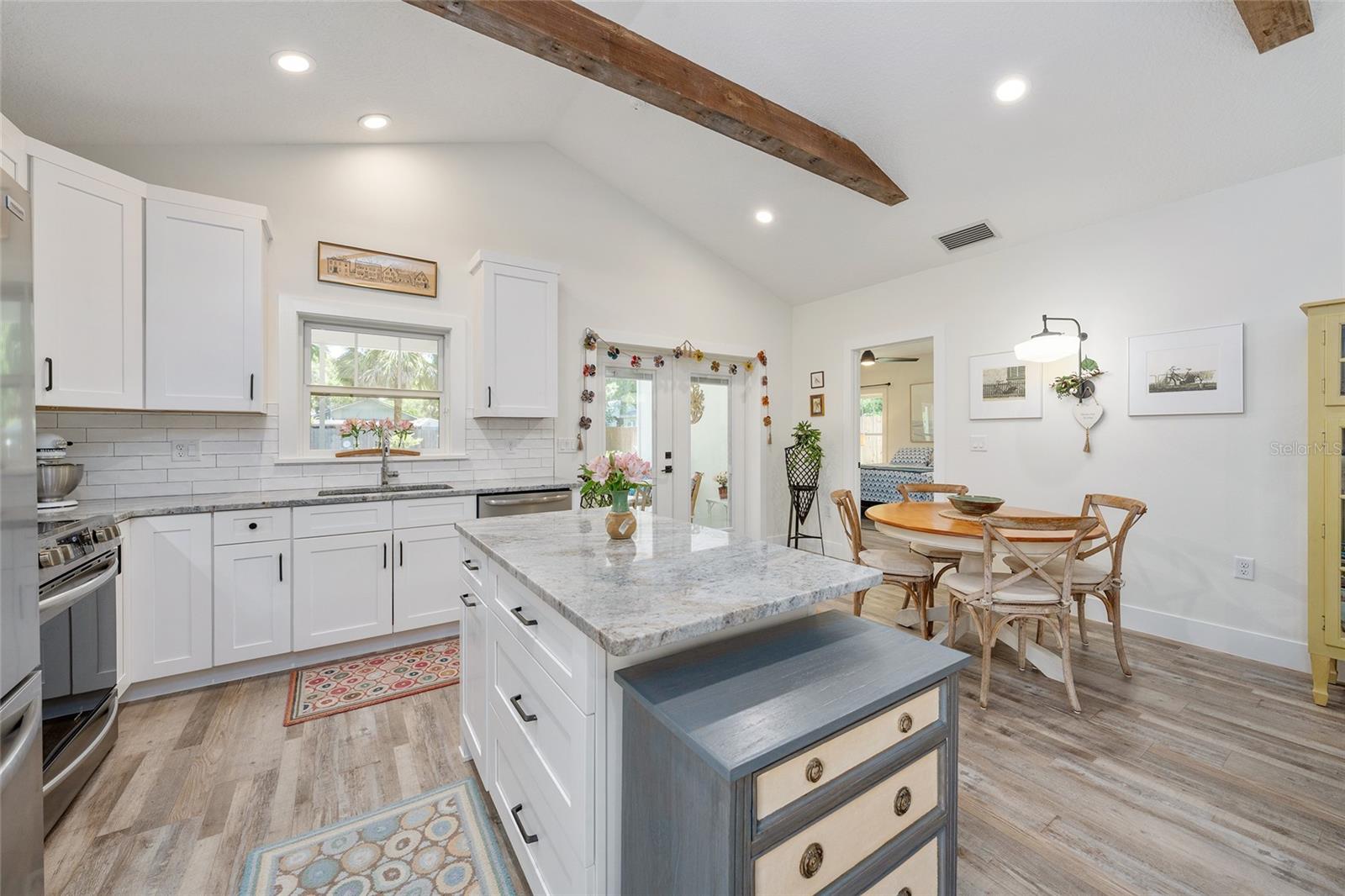 964 N GRANDVIEW ST, MOUNT DORA, FL, 32757
