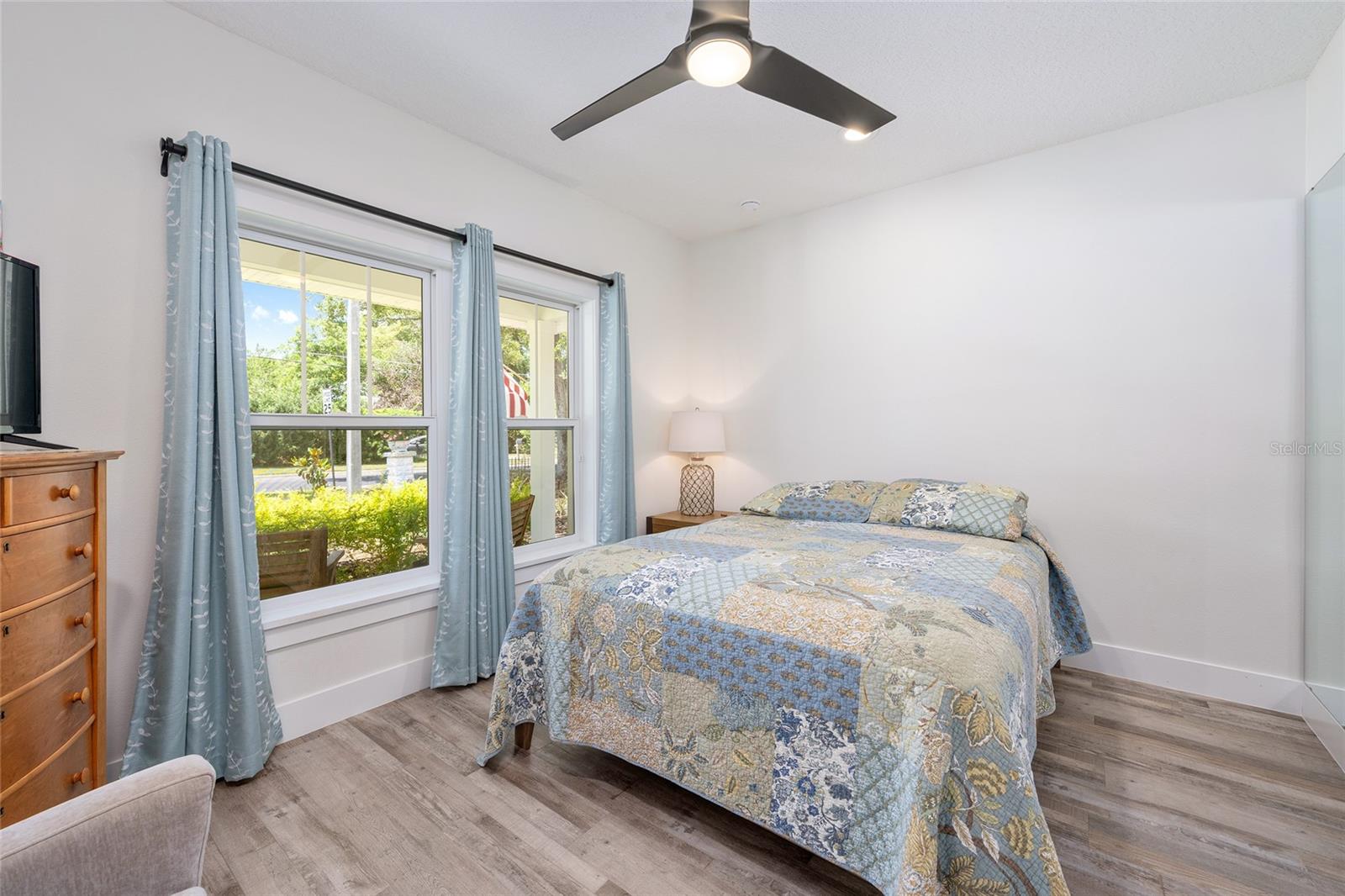 964 N GRANDVIEW ST, MOUNT DORA, FL, 32757
