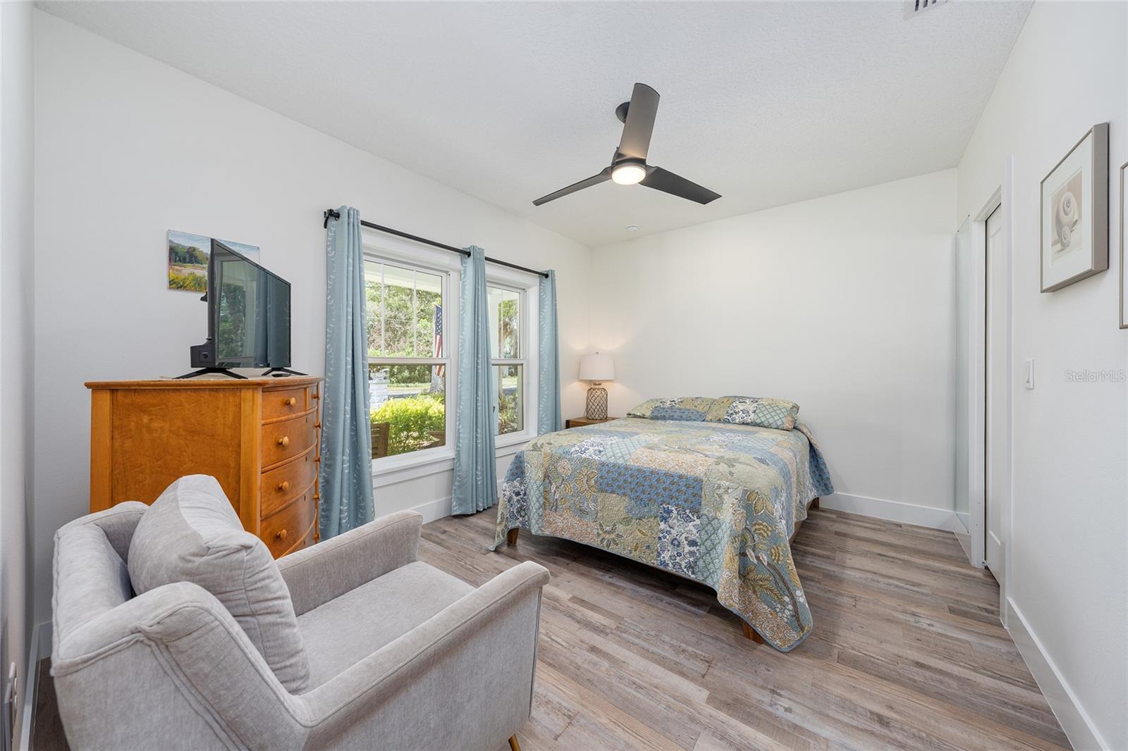 964 N GRANDVIEW ST, MOUNT DORA, FL, 32757