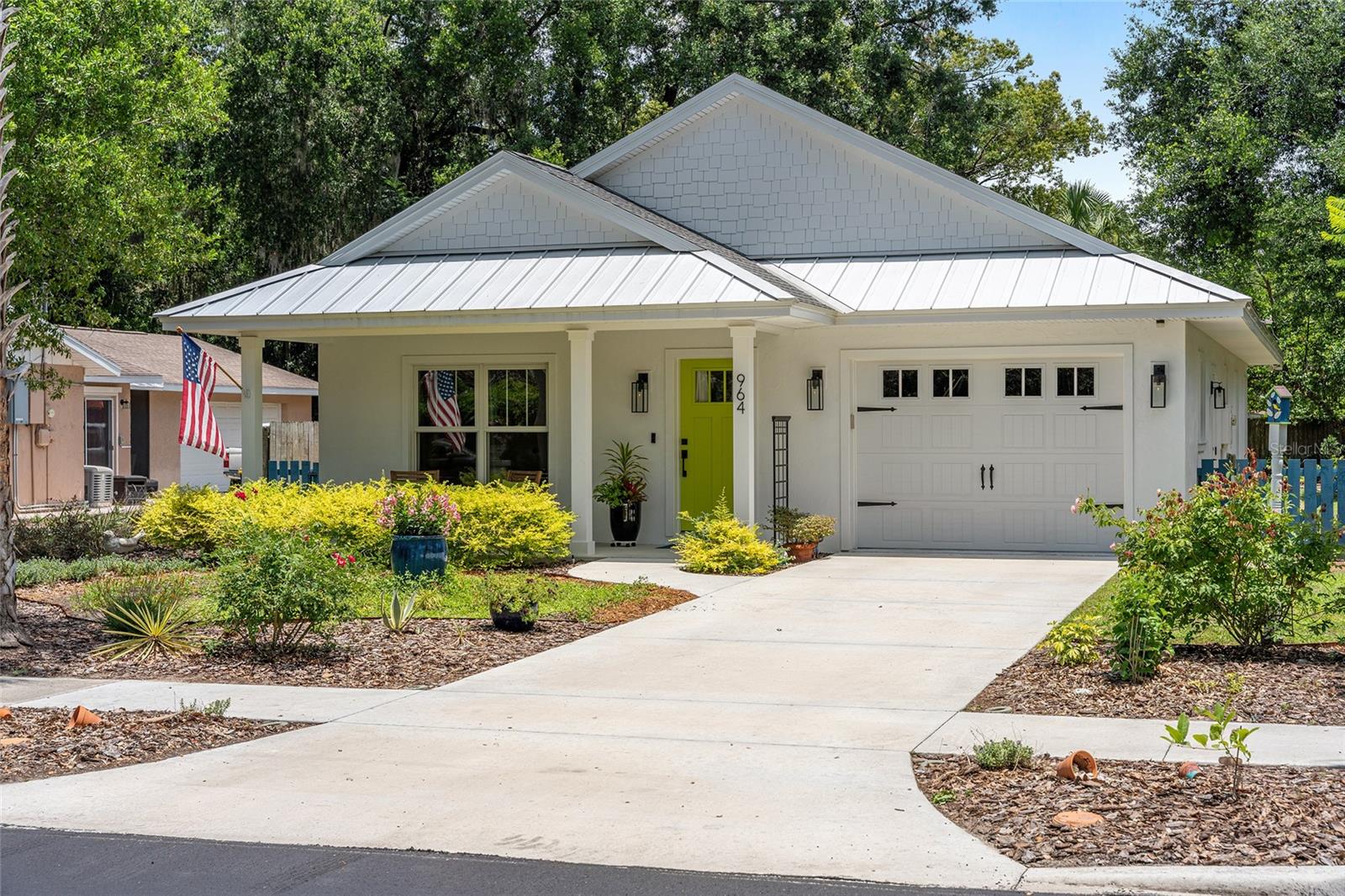964 N GRANDVIEW ST, MOUNT DORA, FL, 32757