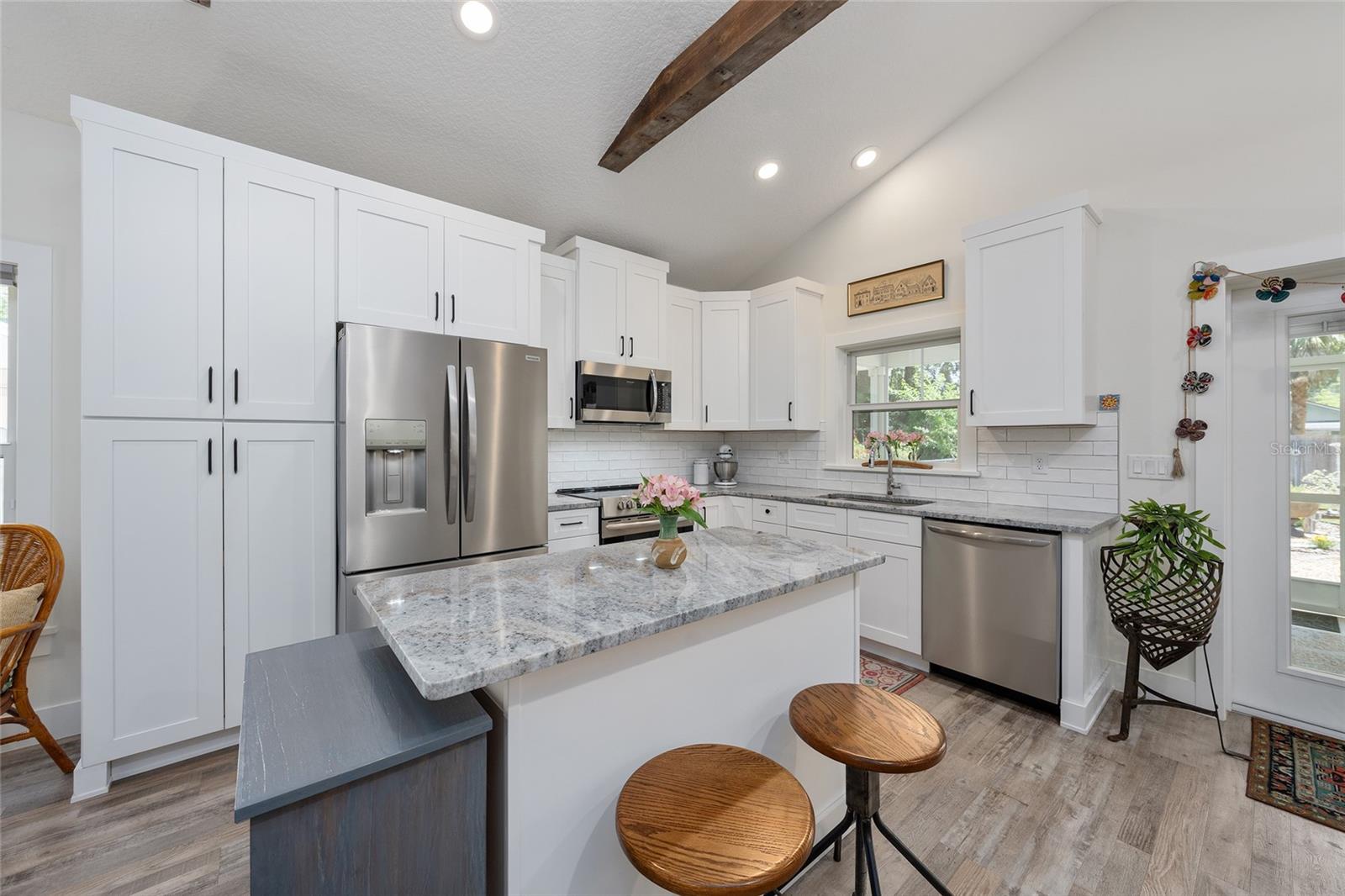 964 N GRANDVIEW ST, MOUNT DORA, FL, 32757
