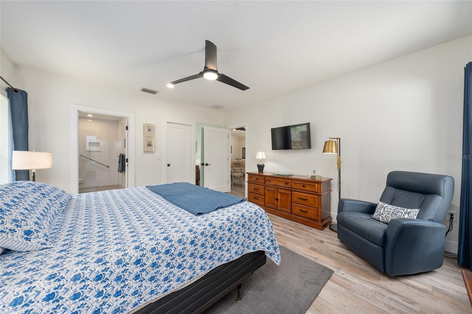 964 N GRANDVIEW ST, MOUNT DORA, FL, 32757