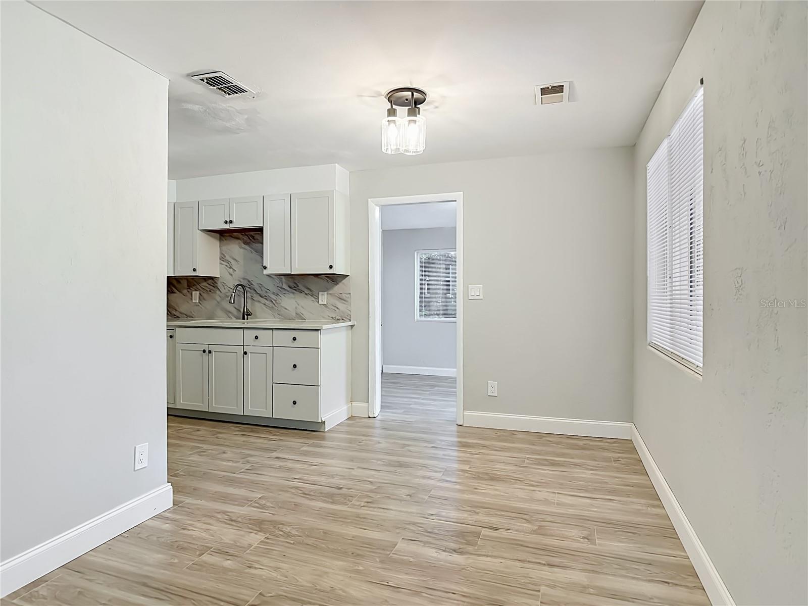 1495 GRANADA AVE, DAYTONA BEACH, FL, 32117