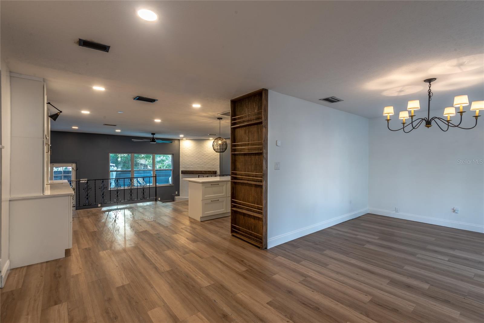518 CRESTOVER DR, TAMPA, FL, 33617
