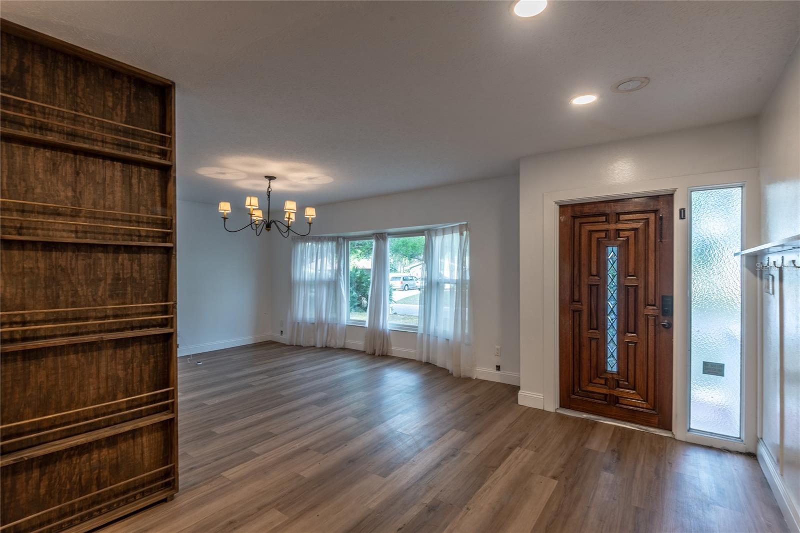 518 CRESTOVER DR, TAMPA, FL, 33617