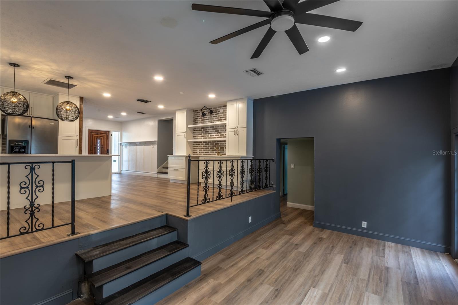 518 CRESTOVER DR, TAMPA, FL, 33617