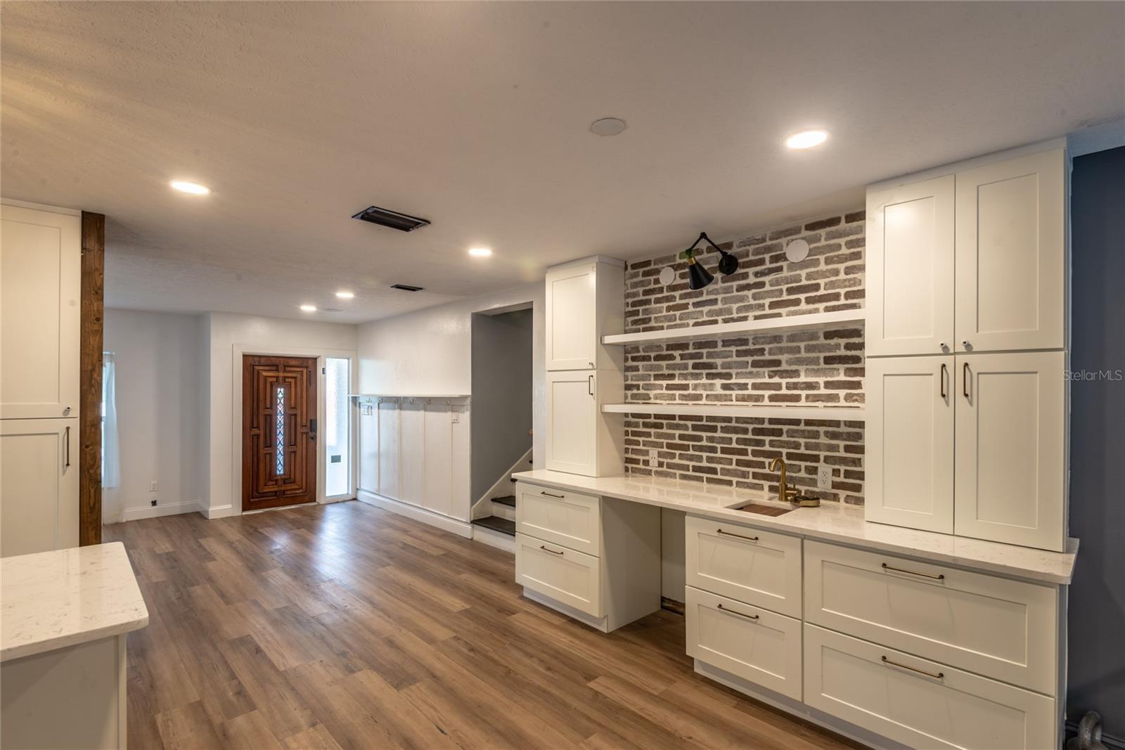518 CRESTOVER DR, TAMPA, FL, 33617