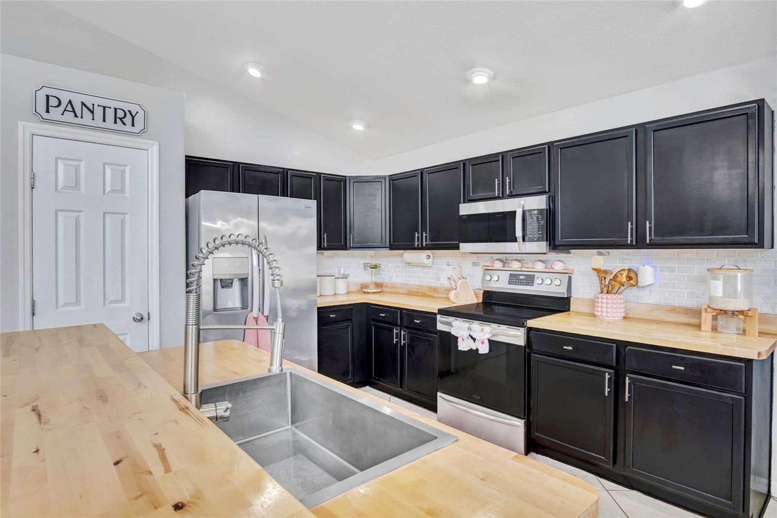 8335 ADELE RD, LAKELAND, FL, 33810