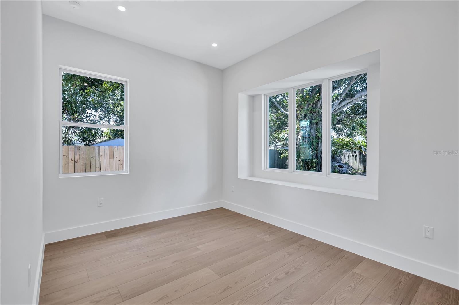 3109 QUEEN ST N, ST PETERSBURG, FL, 33713