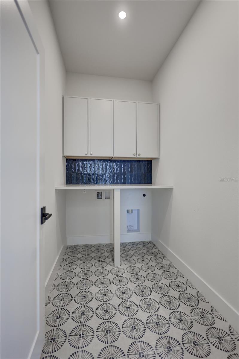 3109 QUEEN ST N, ST PETERSBURG, FL, 33713