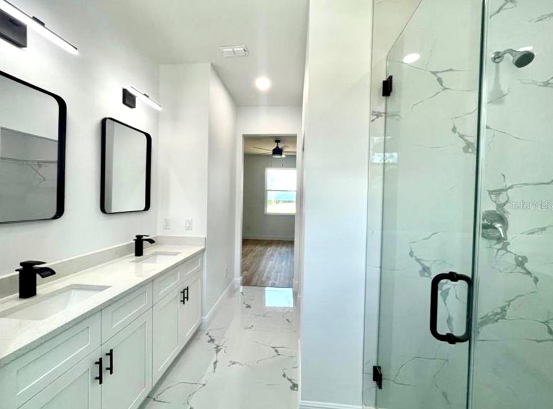8106 N GREENWOOD AVE, TAMPA, FL, 33604