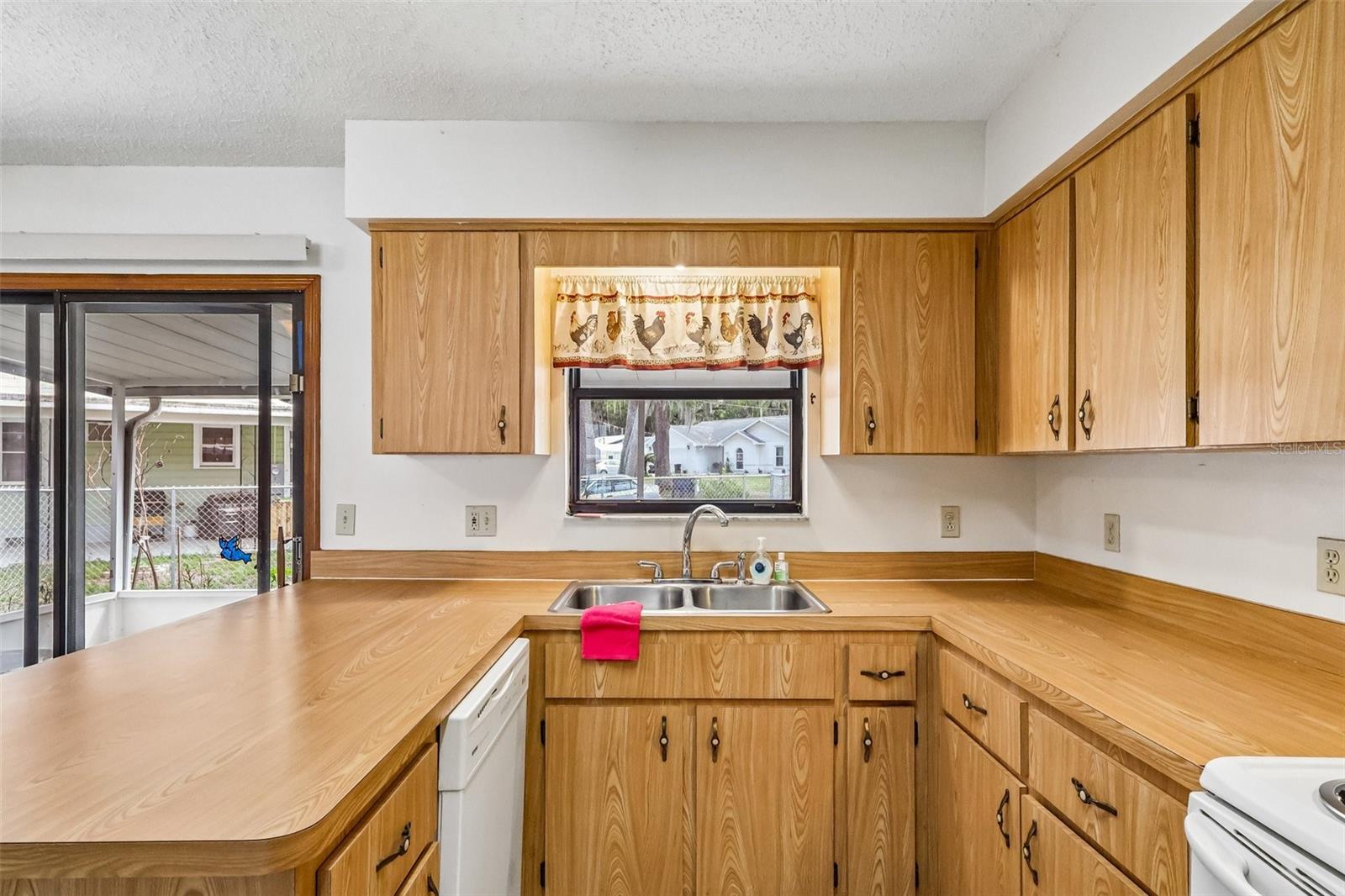 931 CR 457A, LAKE PANASOFFKEE, FL, 33538