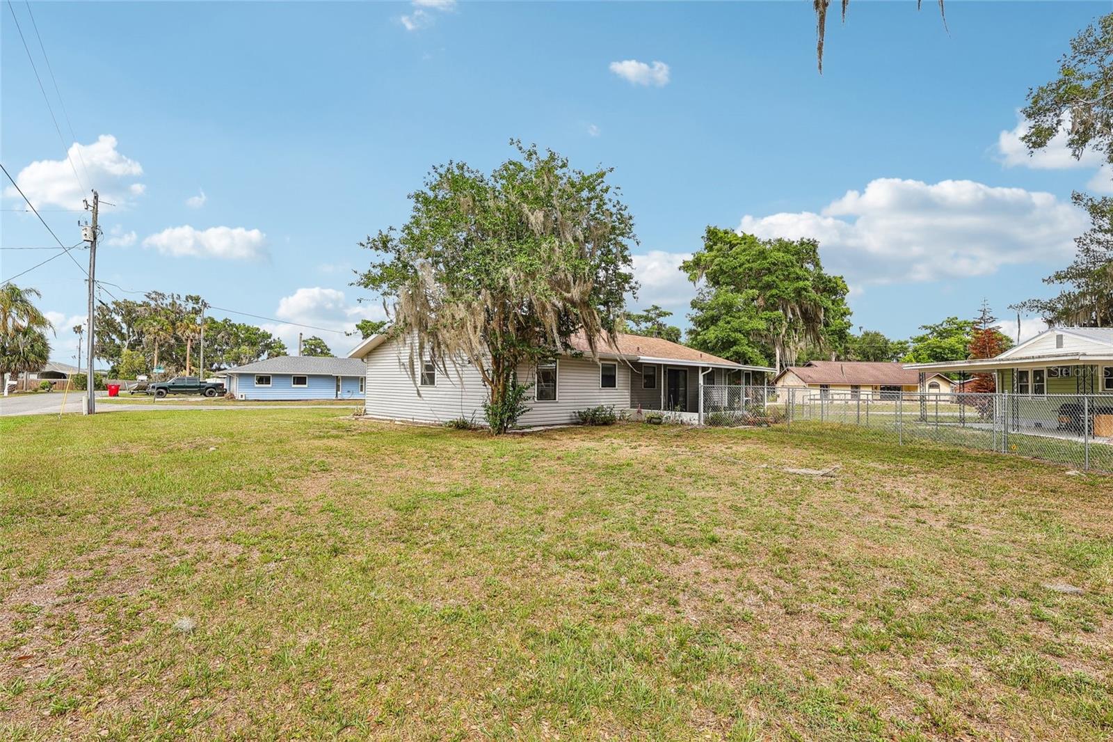 931 CR 457A, LAKE PANASOFFKEE, FL, 33538