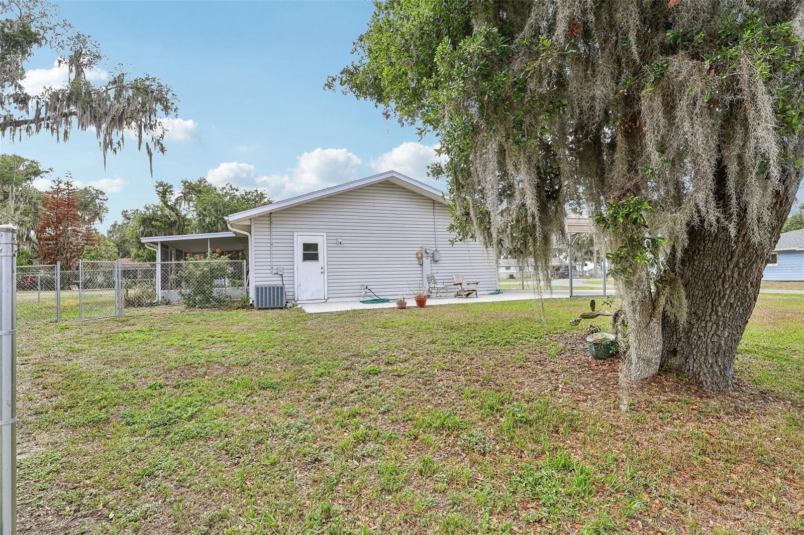 931 CR 457A, LAKE PANASOFFKEE, FL, 33538