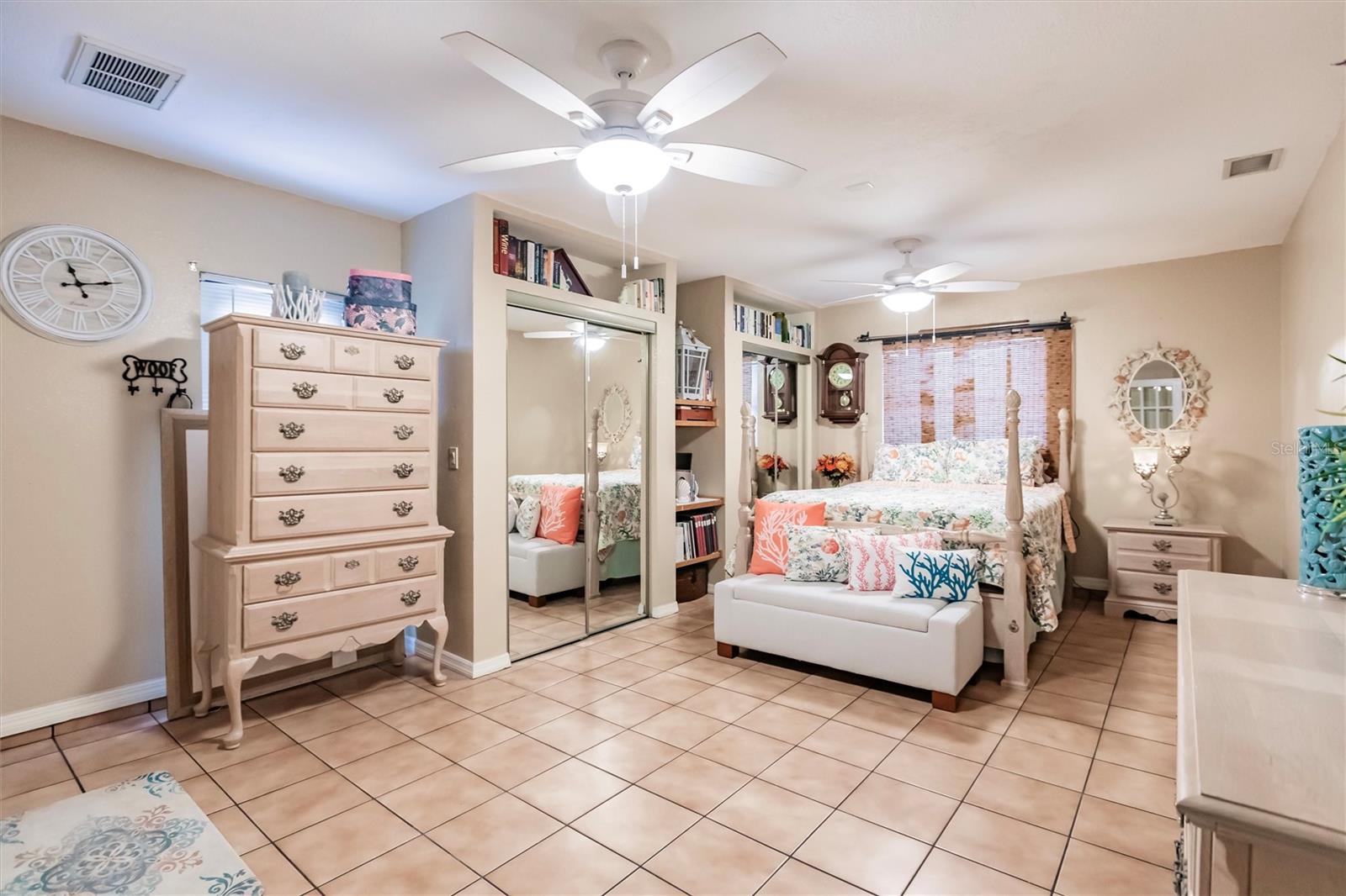 335 HARBOR BLVD, PORT CHARLOTTE, FL, 33954