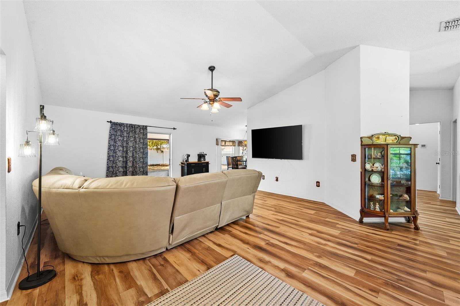 127 WINSTON MANOR CIR, SEFFNER, FL, 33584