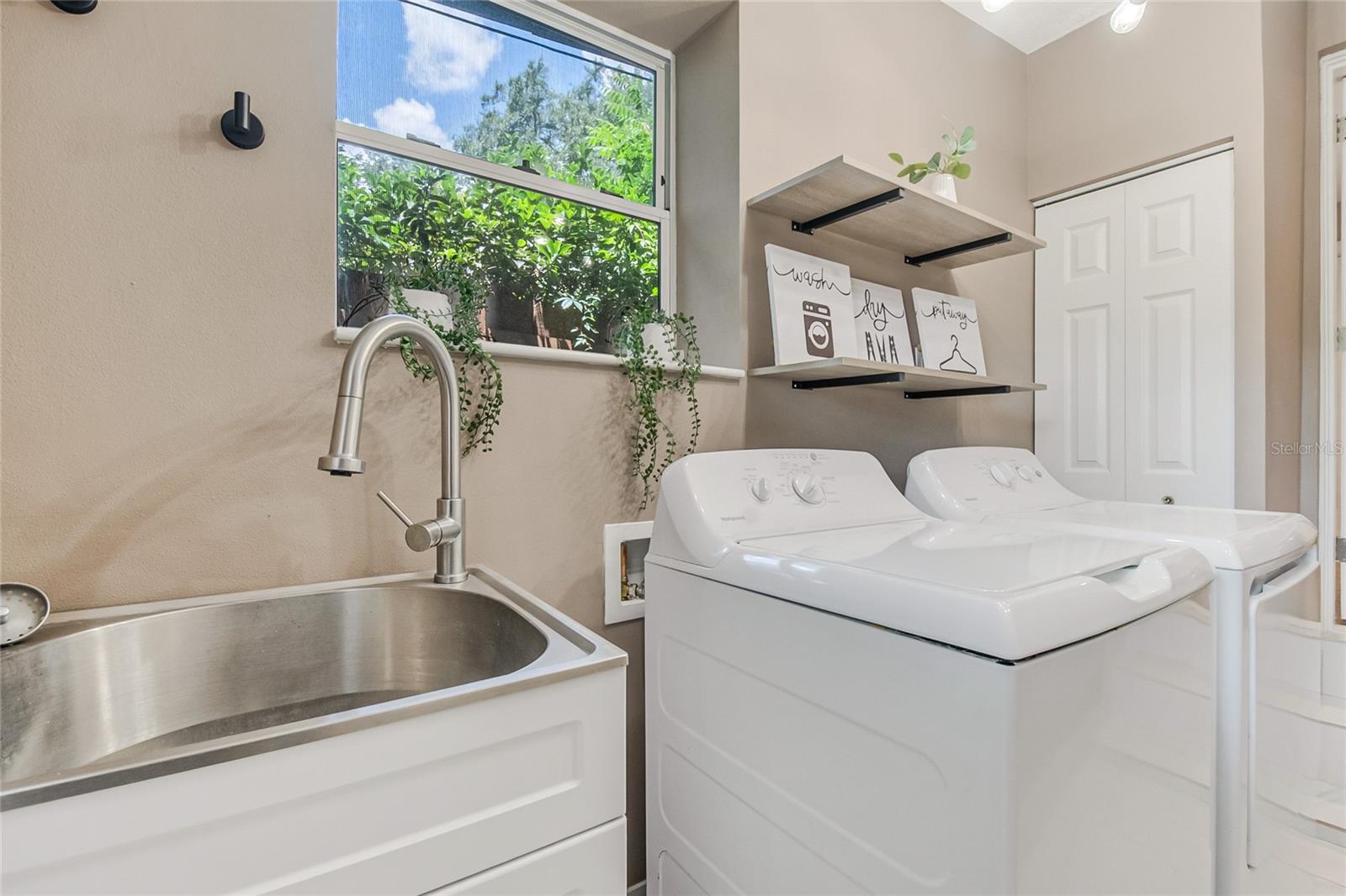 932 MAYFAIR CIR, ORLANDO, FL, 32803