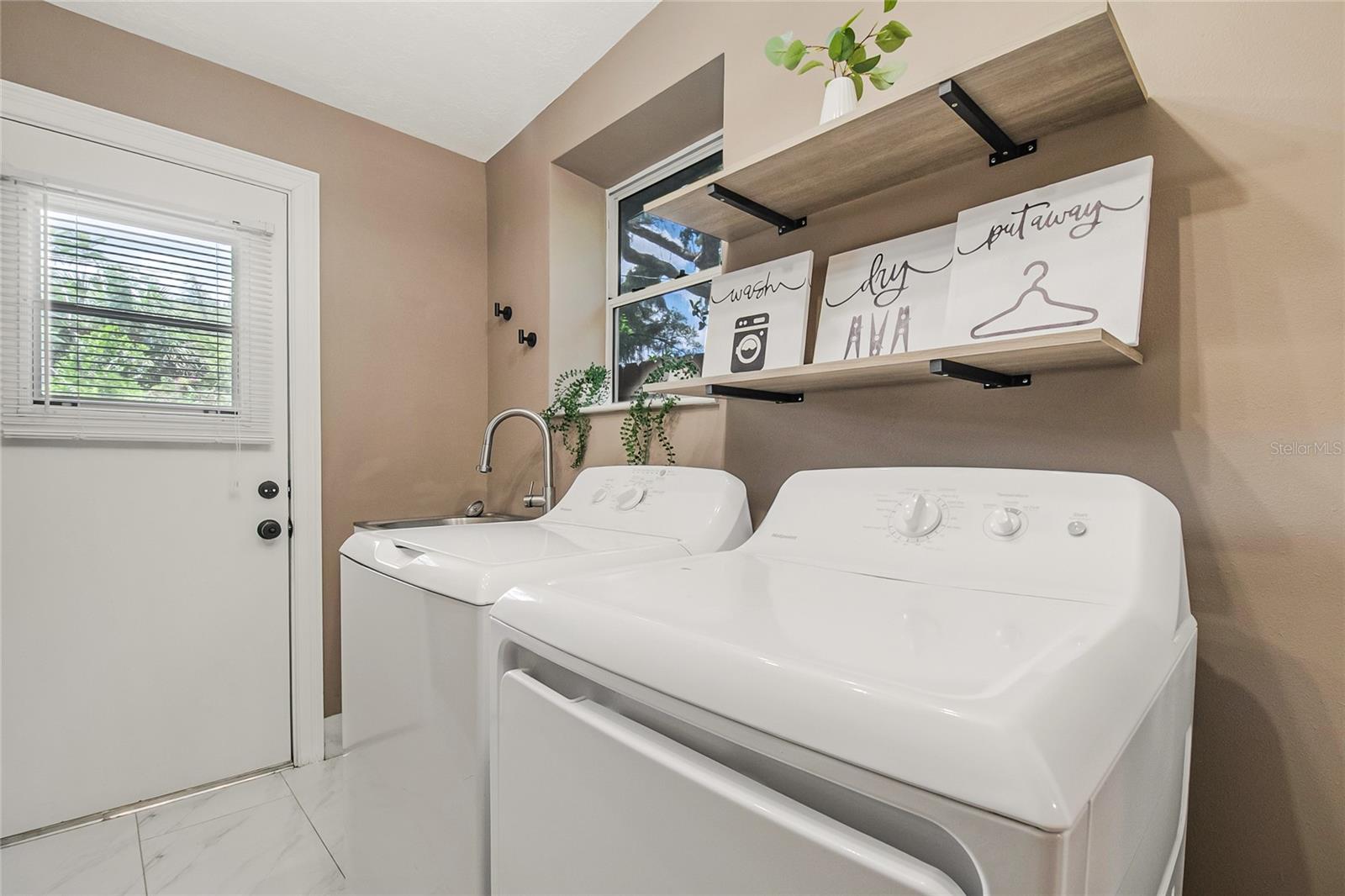 932 MAYFAIR CIR, ORLANDO, FL, 32803