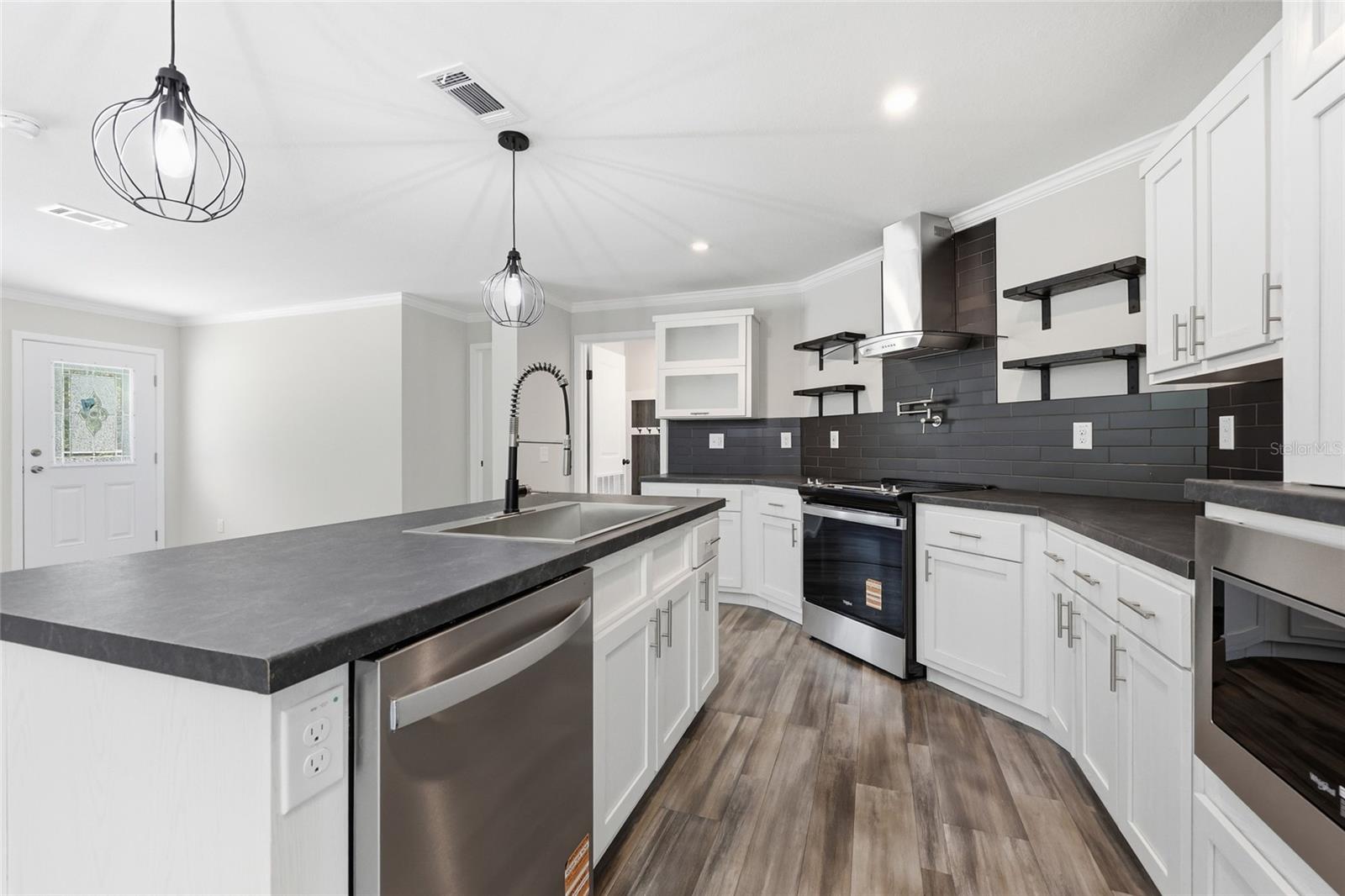 672 SW NEWARK DR, FORT WHITE, FL, 32038