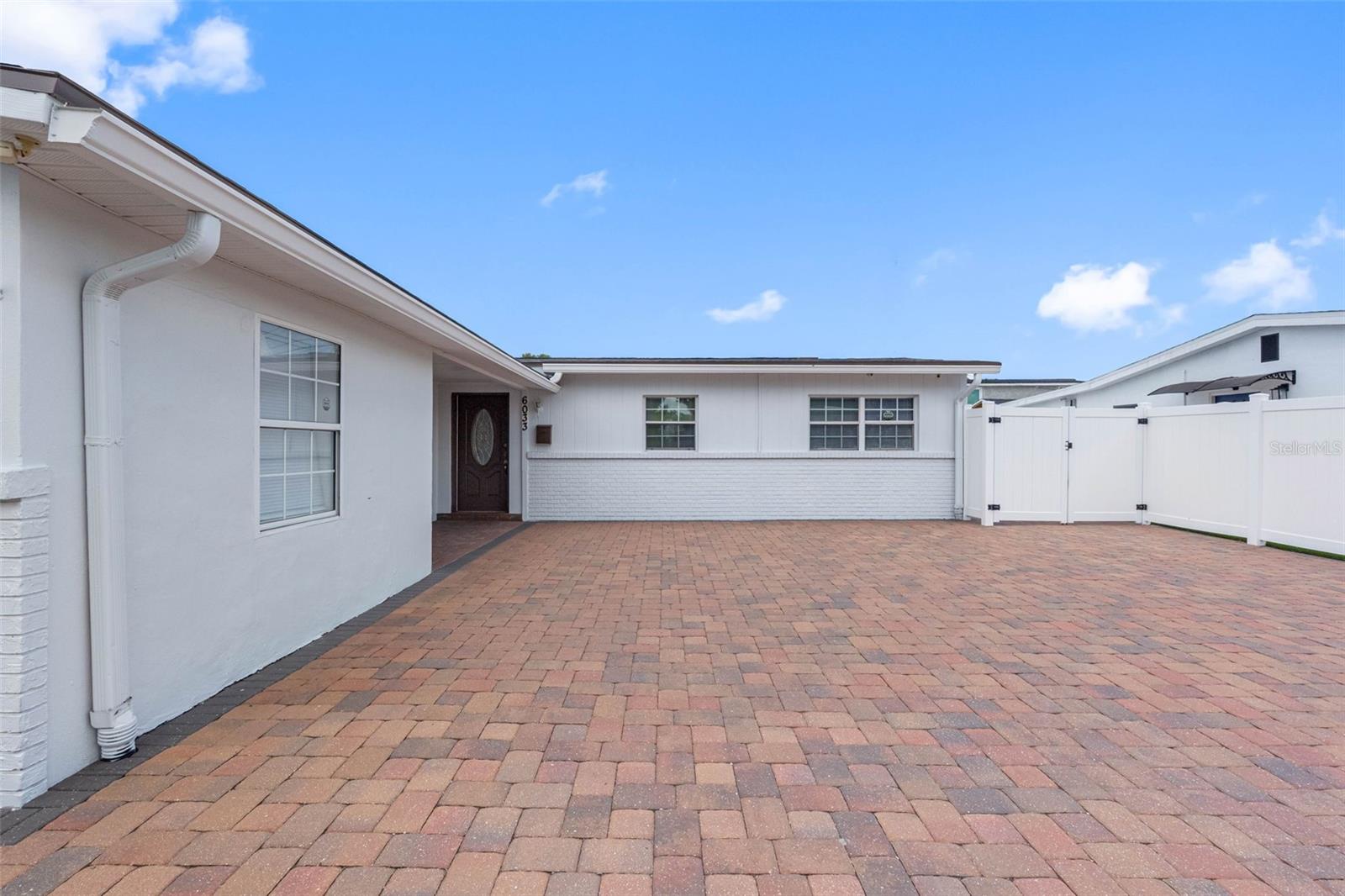 6033 AMBASSADOR DR, TAMPA, FL, 33615