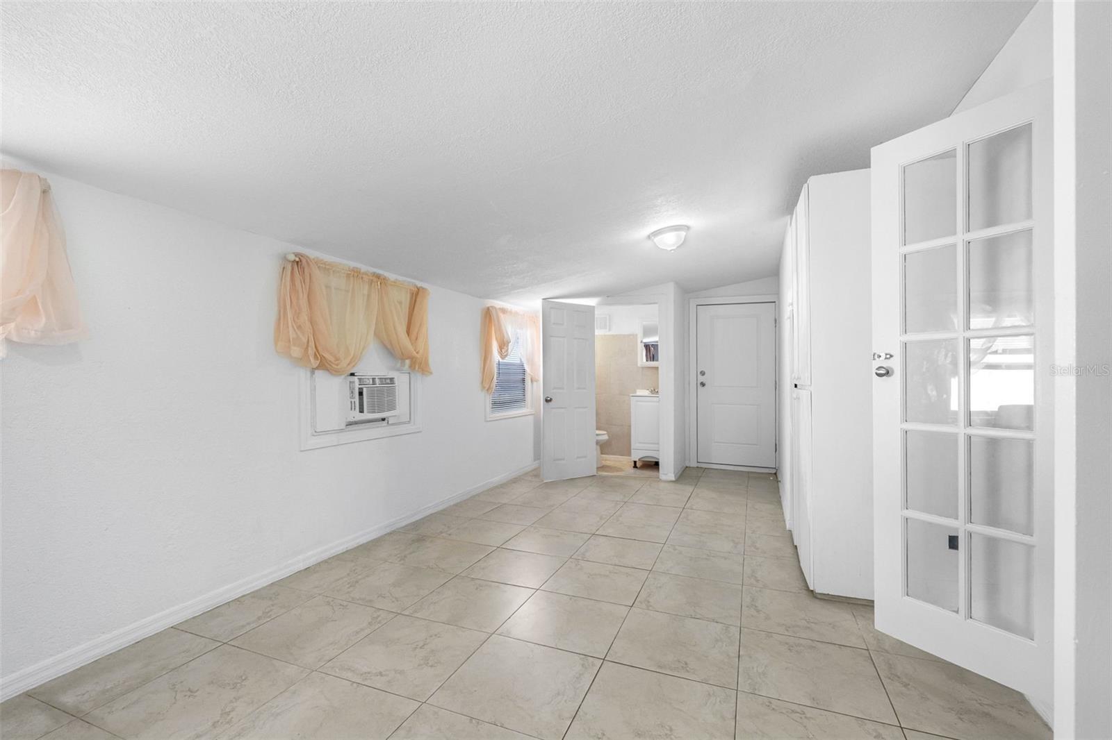 6033 AMBASSADOR DR, TAMPA, FL, 33615