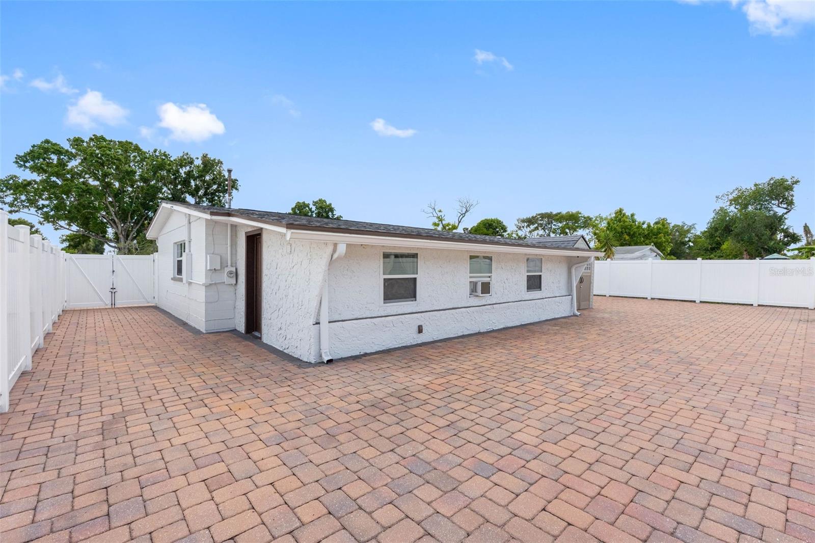 6033 AMBASSADOR DR, TAMPA, FL, 33615