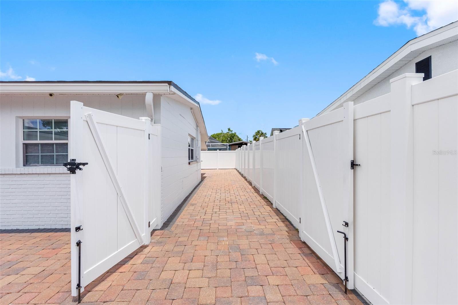 6033 AMBASSADOR DR, TAMPA, FL, 33615