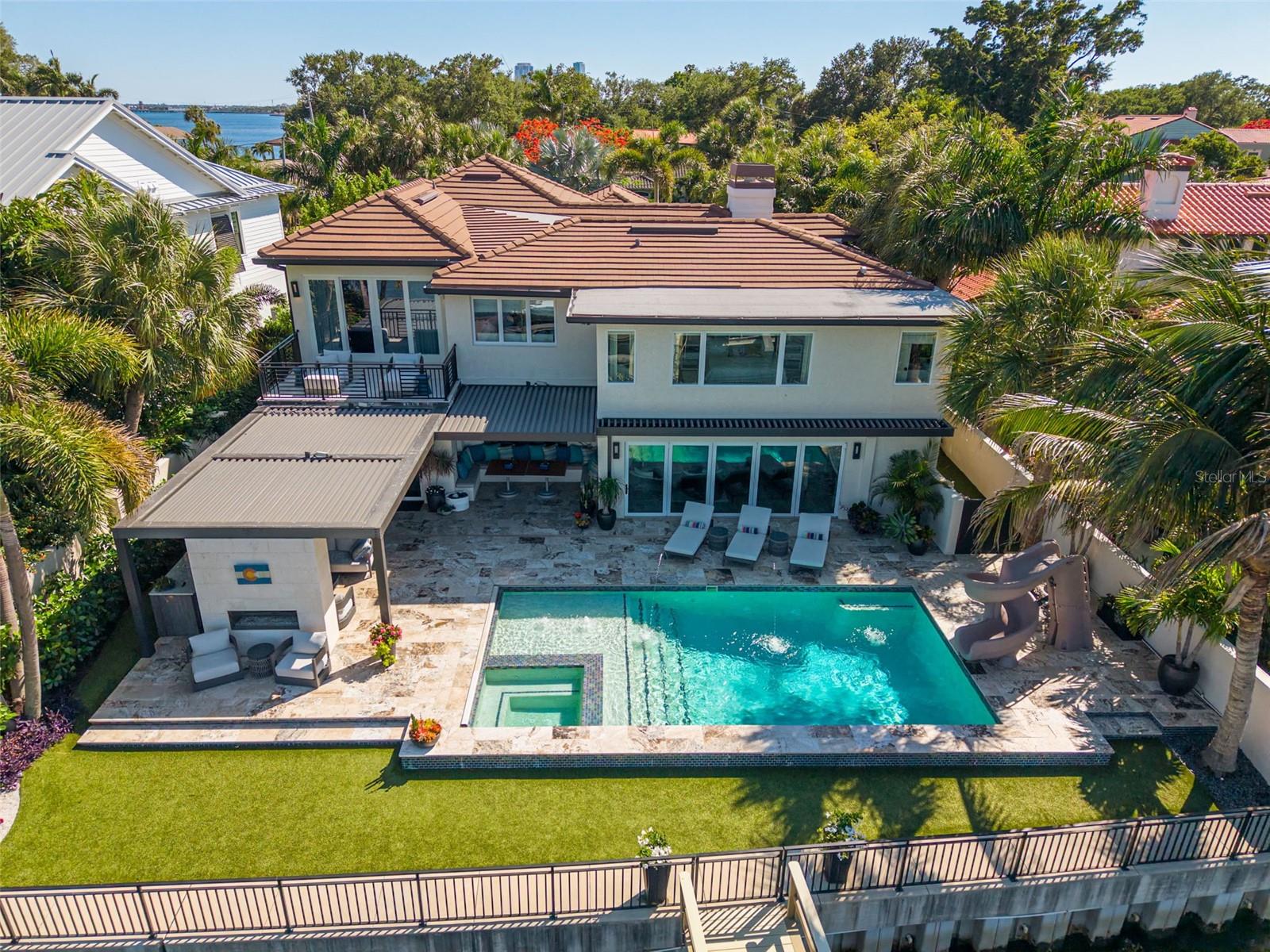 725 BRIGHTWATERS BLVD NE, ST PETERSBURG, FL, 33704
