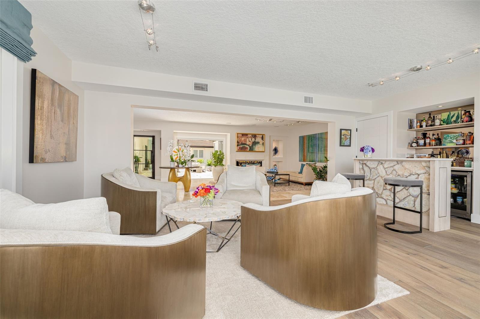 725 BRIGHTWATERS BLVD NE, ST PETERSBURG, FL, 33704