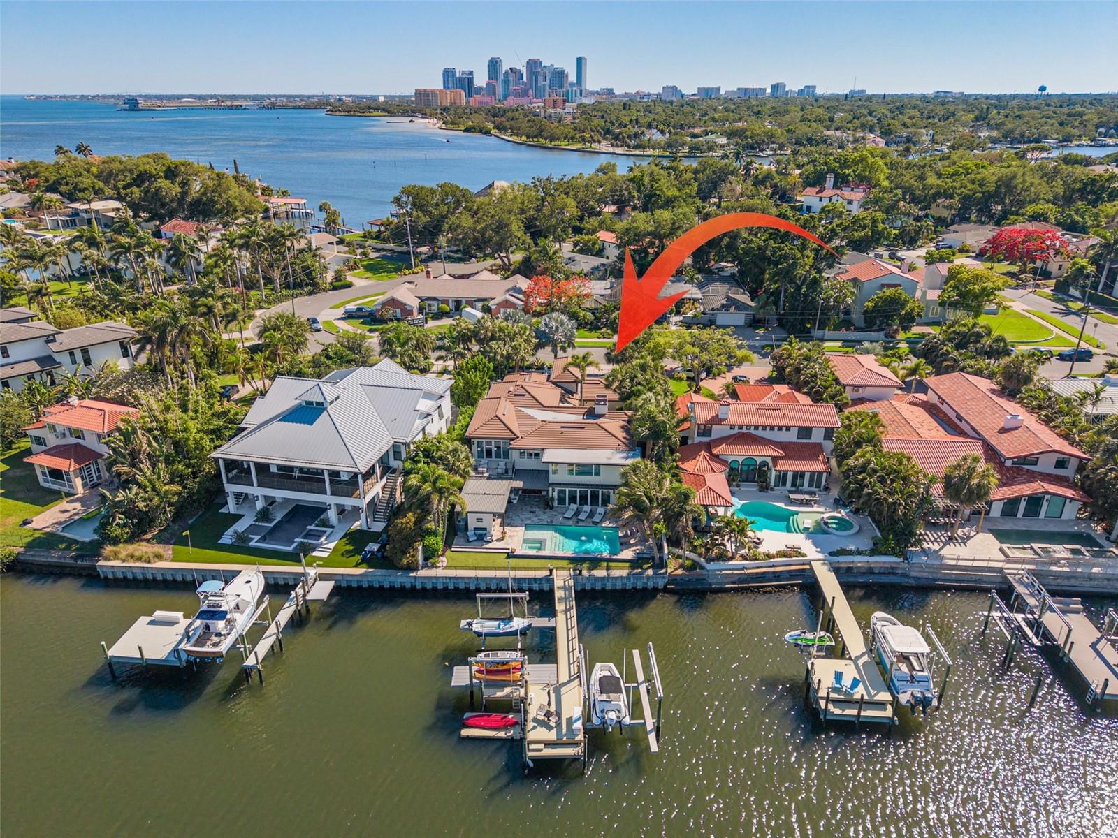 725 BRIGHTWATERS BLVD NE, ST PETERSBURG, FL, 33704