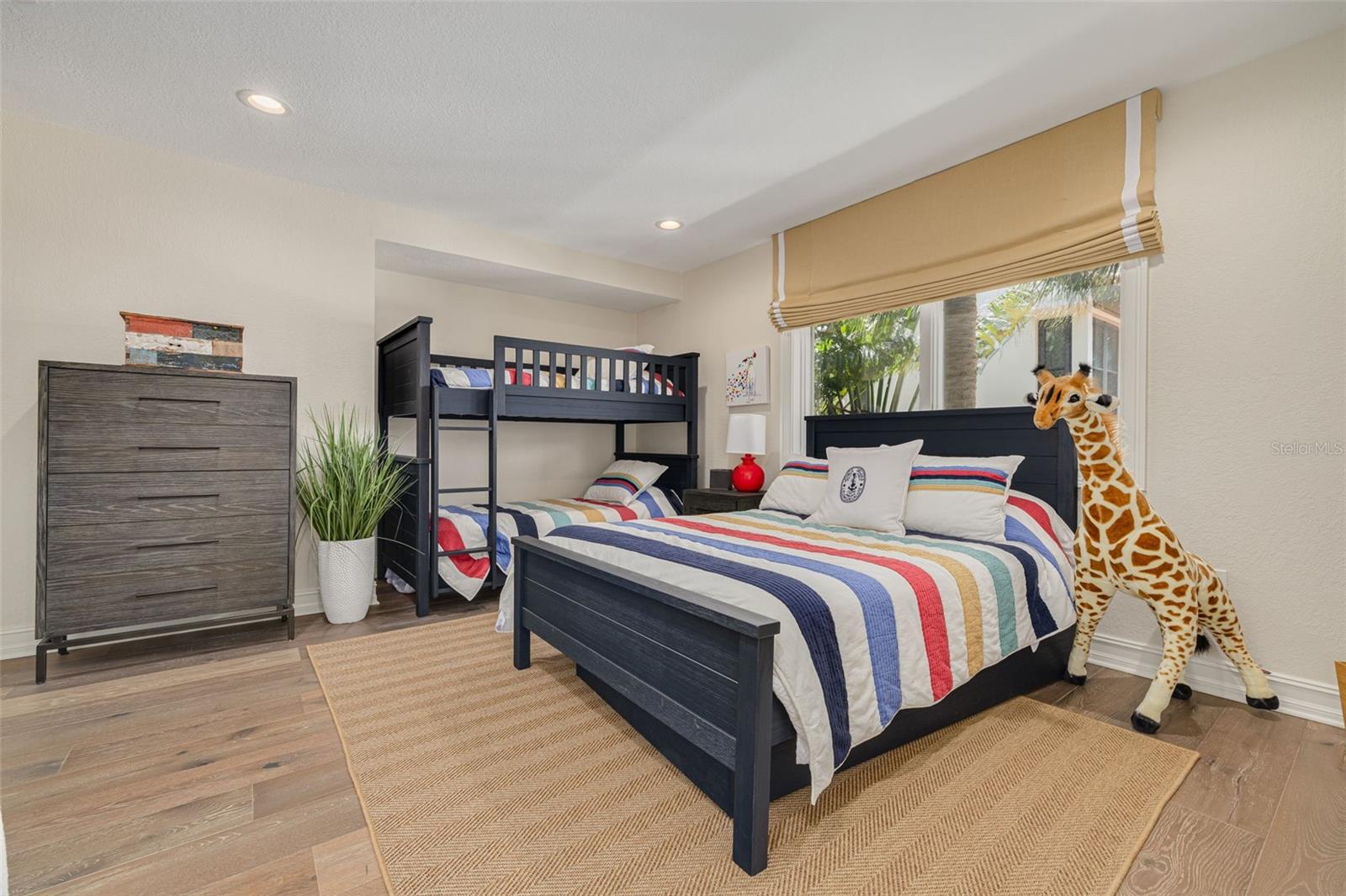 725 BRIGHTWATERS BLVD NE, ST PETERSBURG, FL, 33704