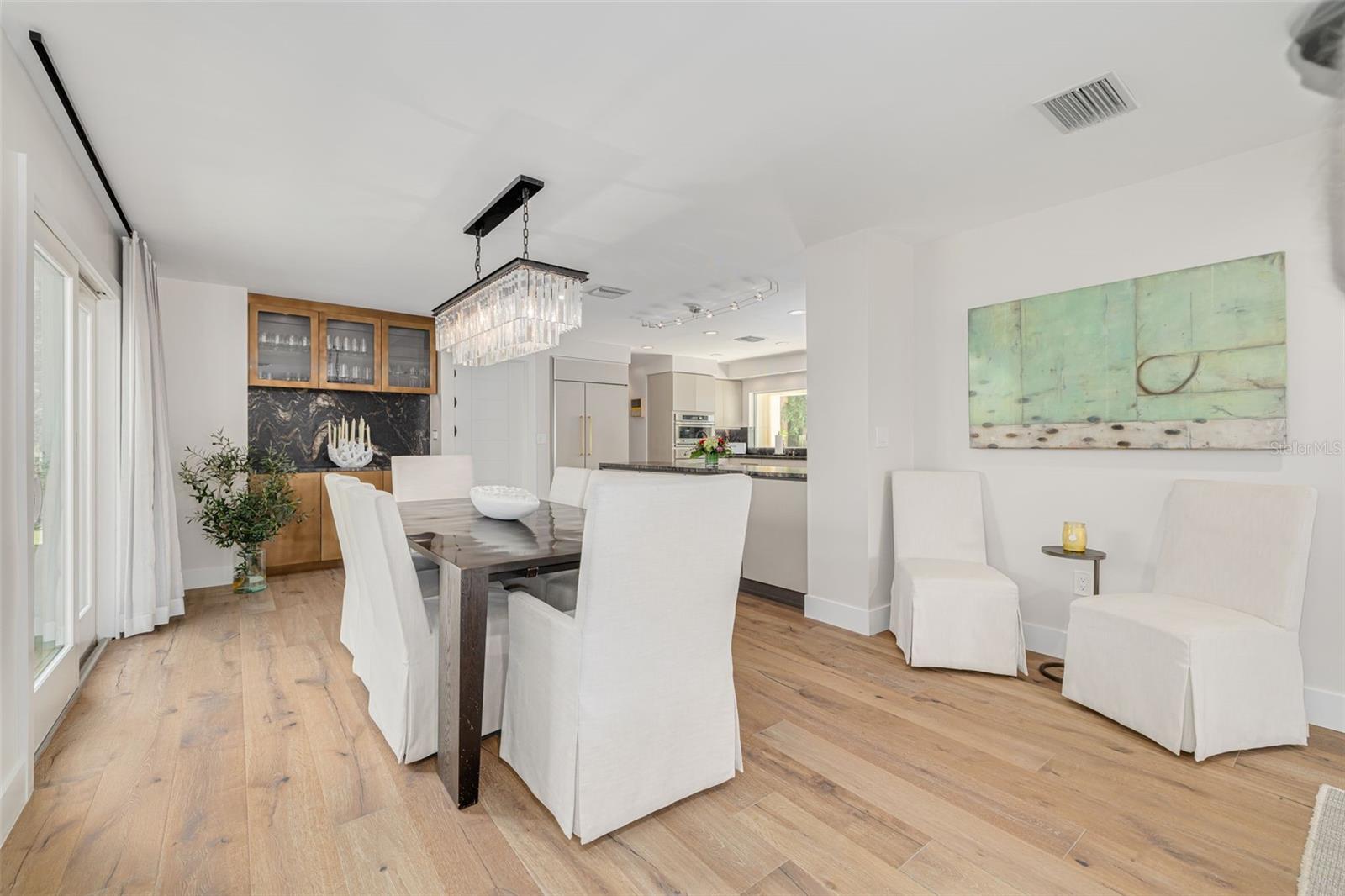 725 BRIGHTWATERS BLVD NE, ST PETERSBURG, FL, 33704