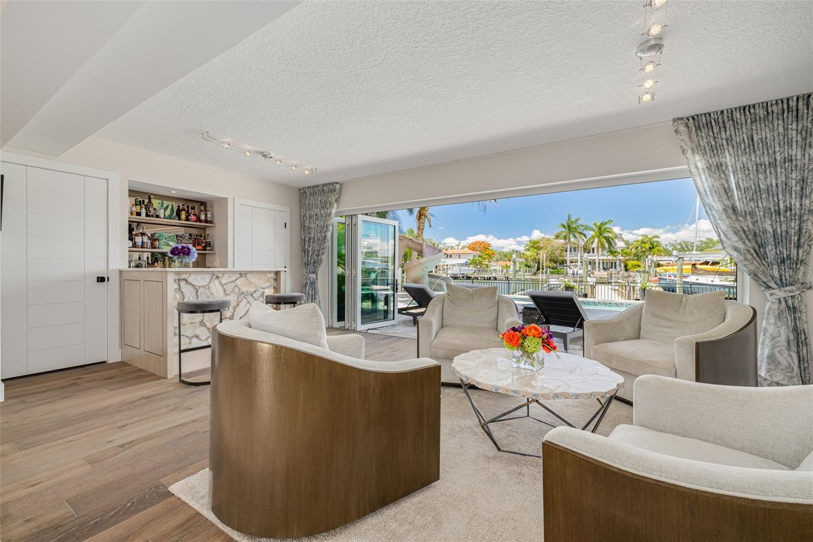 725 BRIGHTWATERS BLVD NE, ST PETERSBURG, FL, 33704