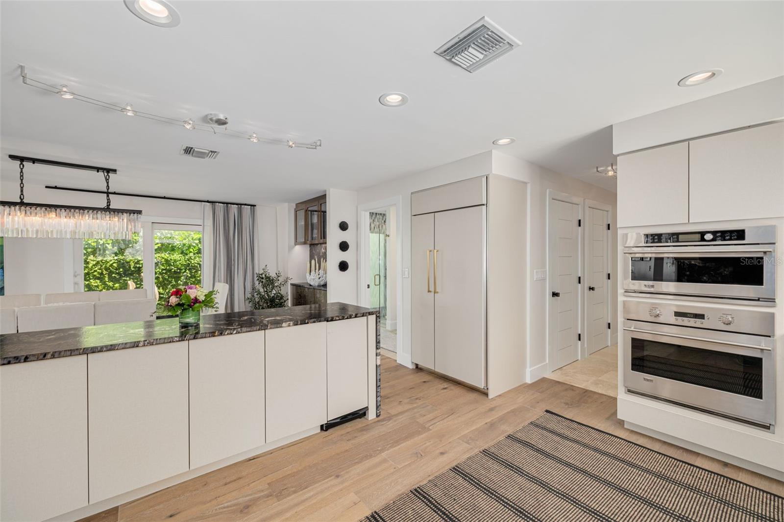 725 BRIGHTWATERS BLVD NE, ST PETERSBURG, FL, 33704