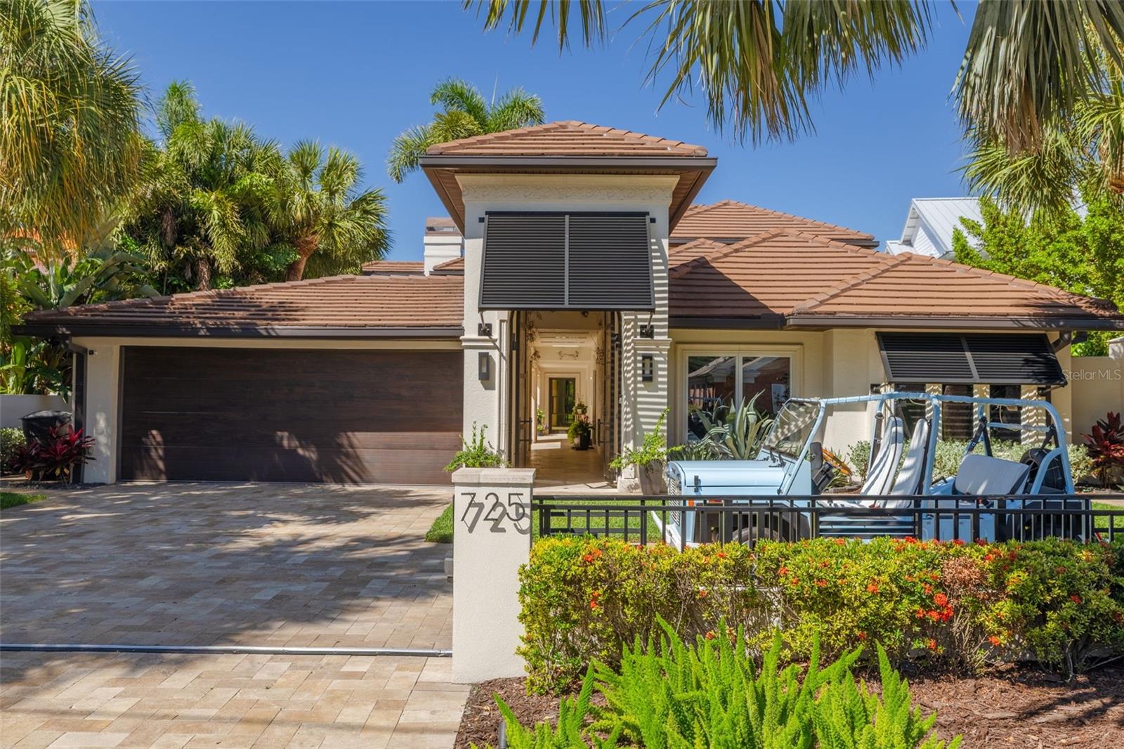 725 BRIGHTWATERS BLVD NE, ST PETERSBURG, FL, 33704