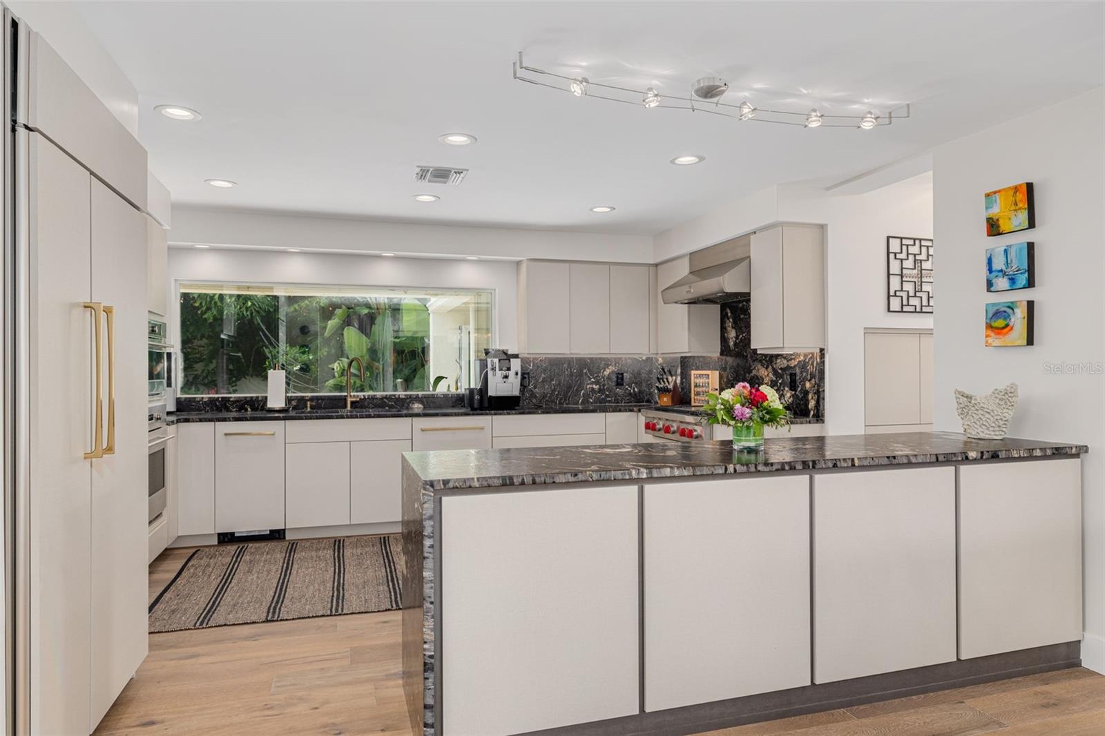 725 BRIGHTWATERS BLVD NE, ST PETERSBURG, FL, 33704