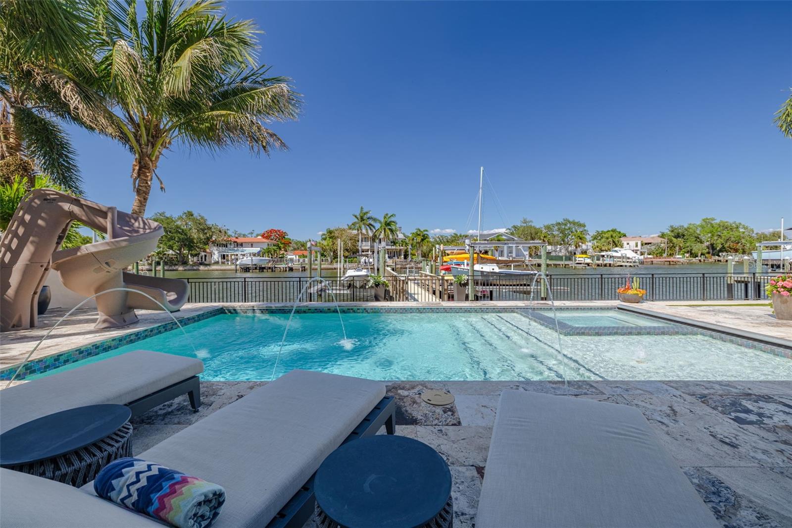 725 BRIGHTWATERS BLVD NE, ST PETERSBURG, FL, 33704