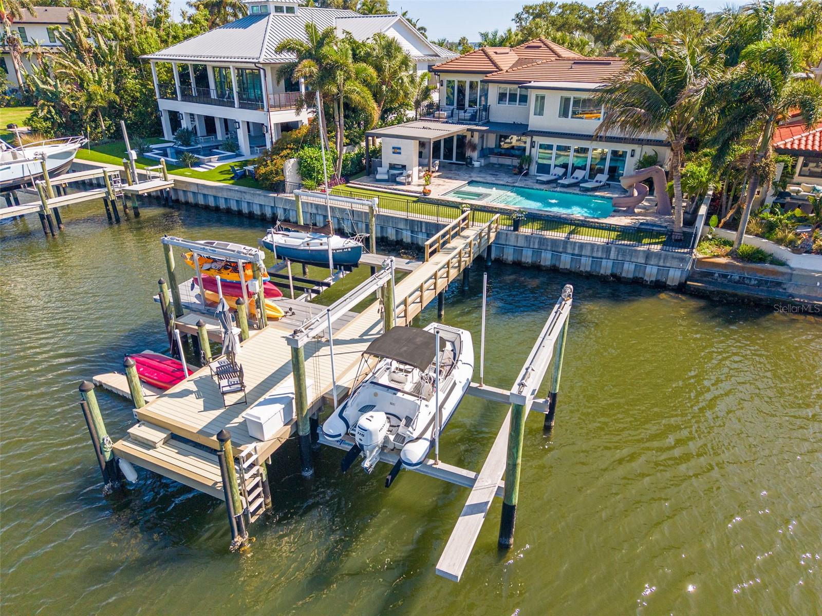 725 BRIGHTWATERS BLVD NE, ST PETERSBURG, FL, 33704