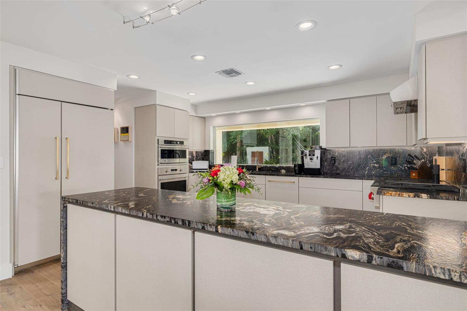 725 BRIGHTWATERS BLVD NE, ST PETERSBURG, FL, 33704