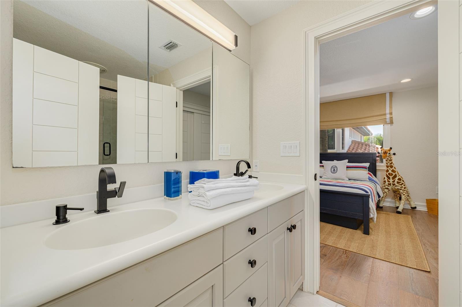 725 BRIGHTWATERS BLVD NE, ST PETERSBURG, FL, 33704