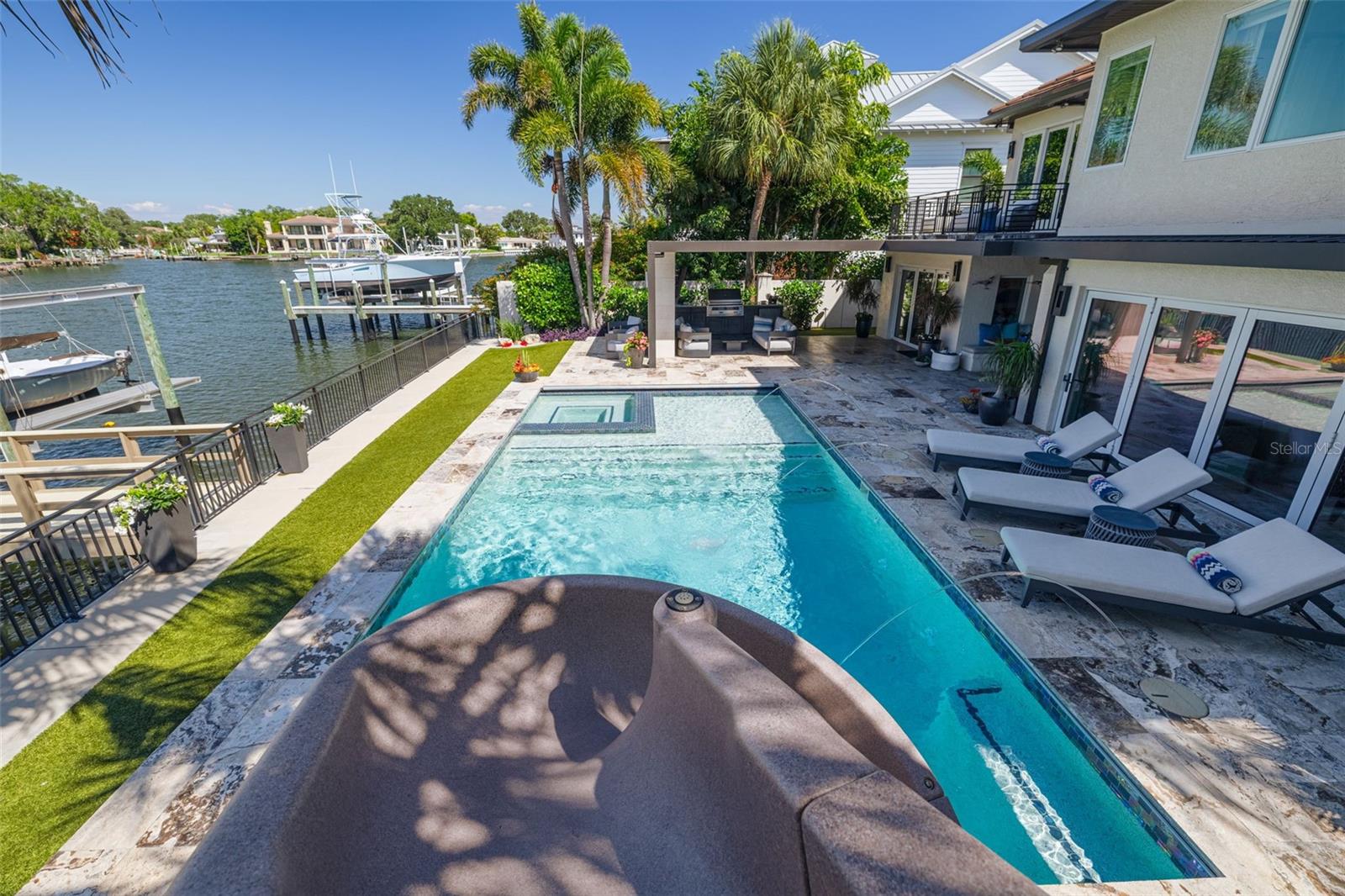 725 BRIGHTWATERS BLVD NE, ST PETERSBURG, FL, 33704