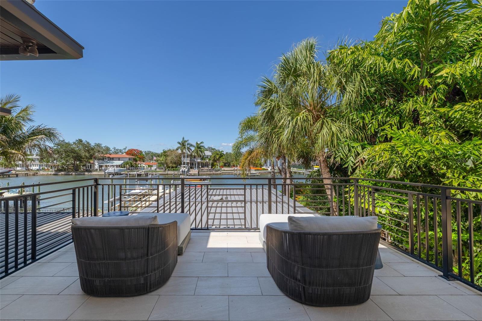 725 BRIGHTWATERS BLVD NE, ST PETERSBURG, FL, 33704