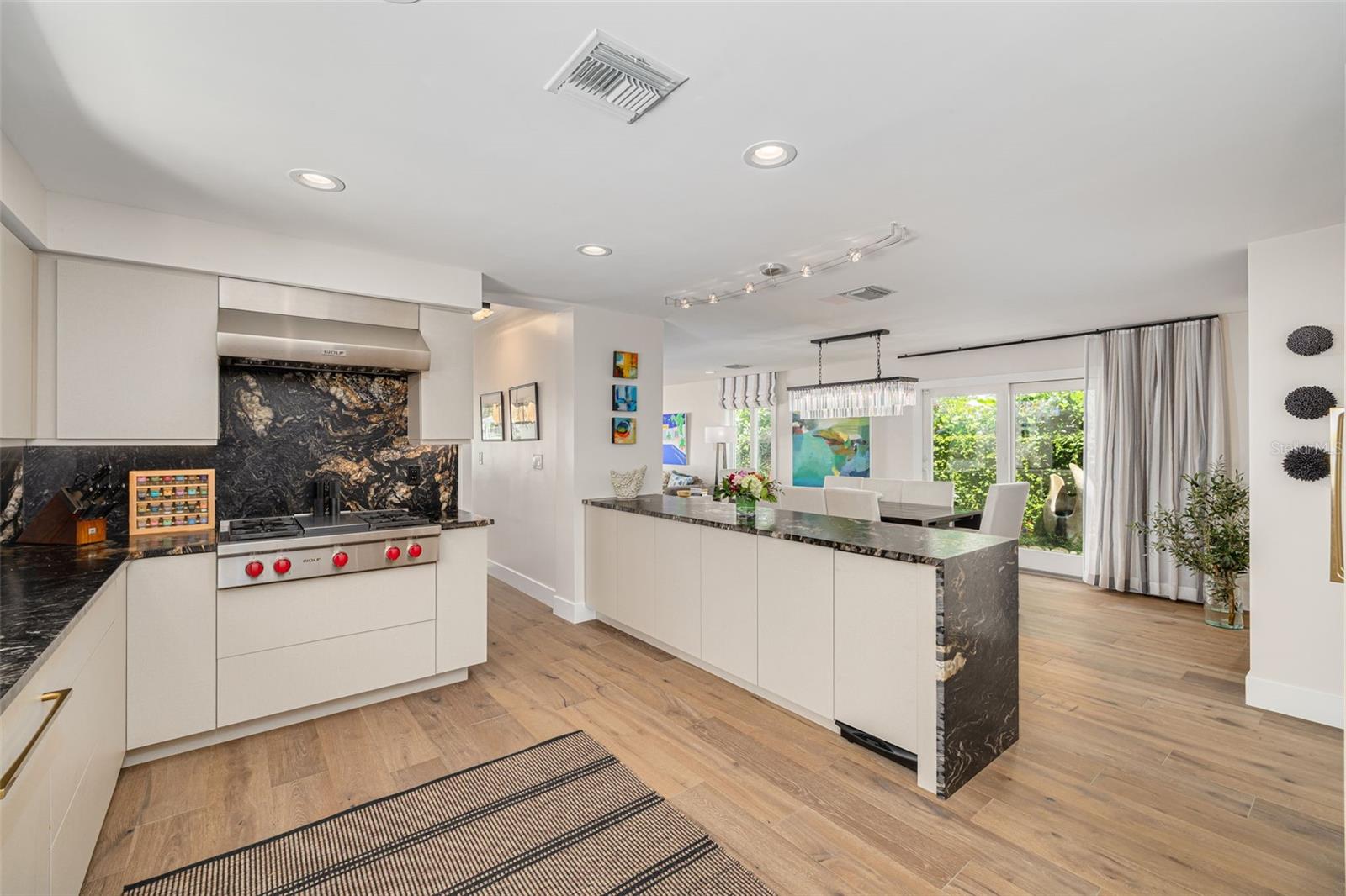 725 BRIGHTWATERS BLVD NE, ST PETERSBURG, FL, 33704