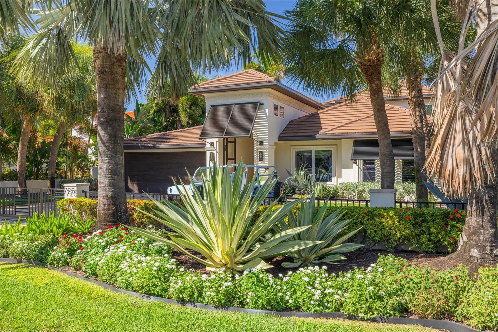 725 BRIGHTWATERS BLVD NE, ST PETERSBURG, FL, 33704