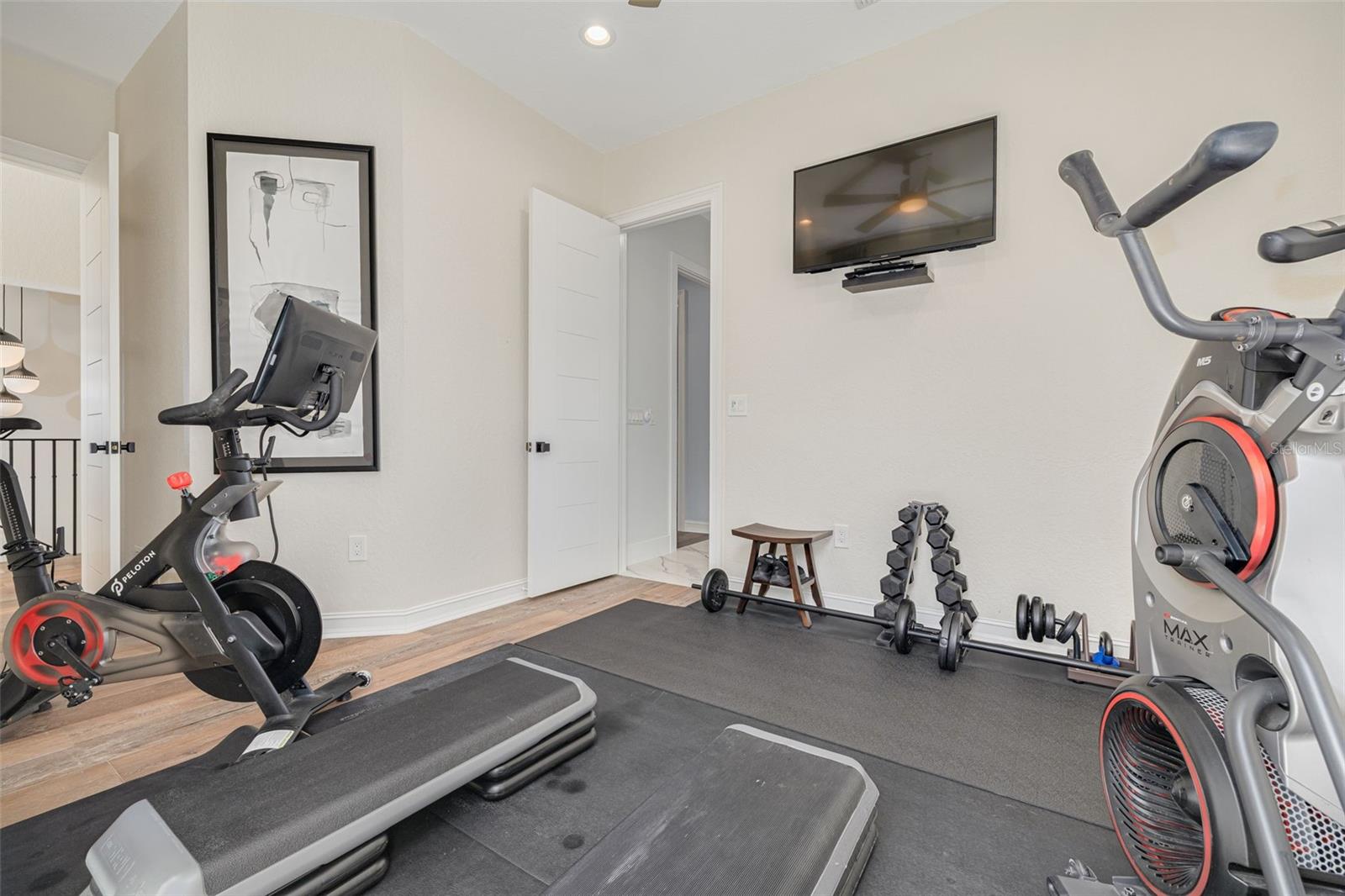 725 BRIGHTWATERS BLVD NE, ST PETERSBURG, FL, 33704