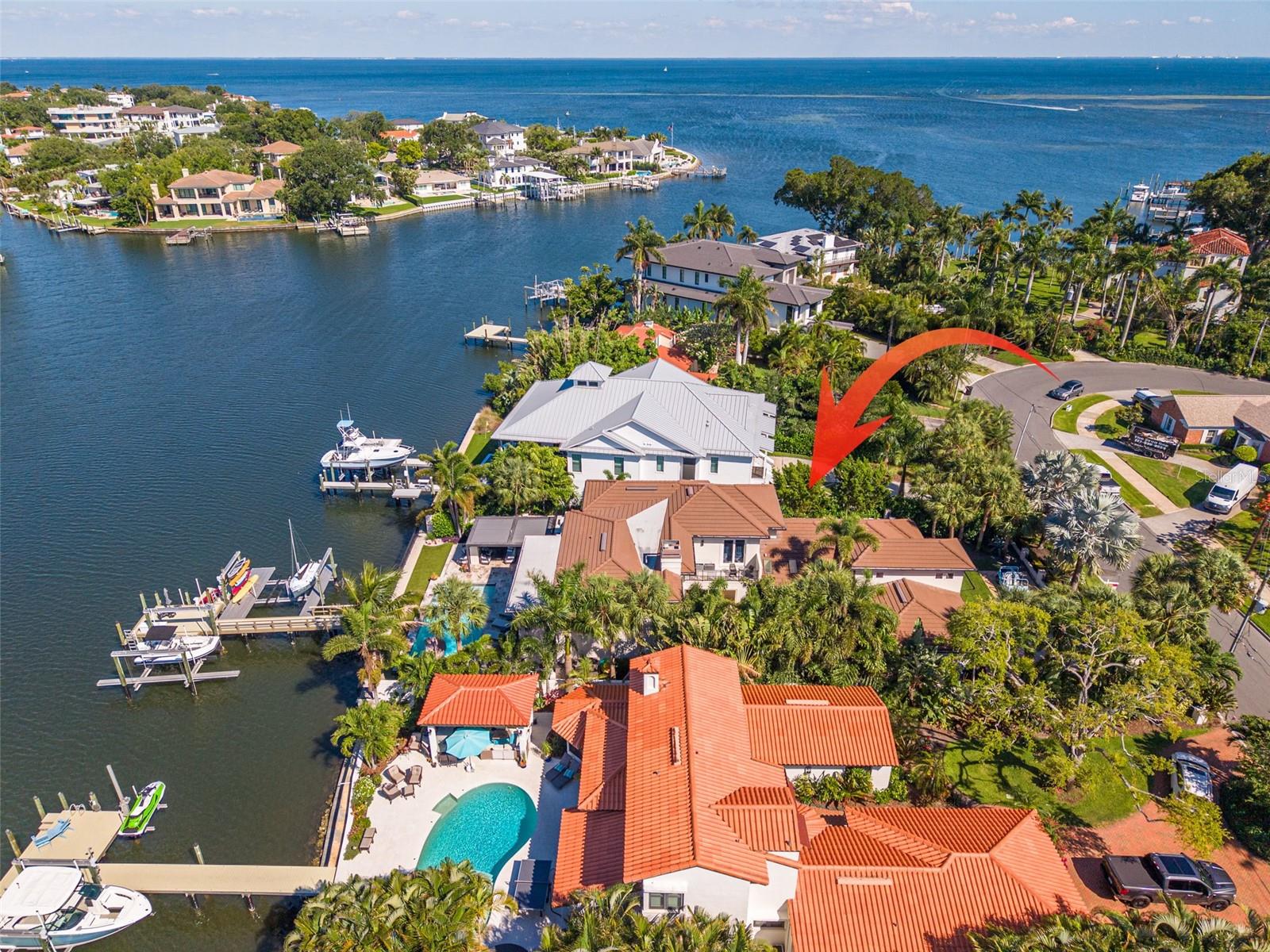 725 BRIGHTWATERS BLVD NE, ST PETERSBURG, FL, 33704