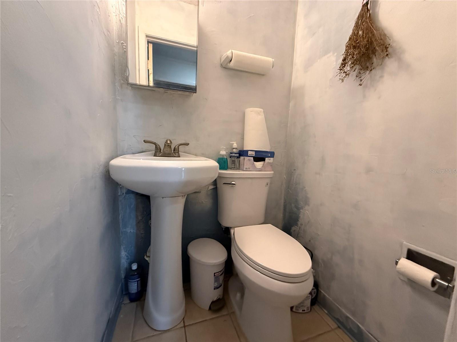 1631 W BAY DR, LARGO, FL, 33770