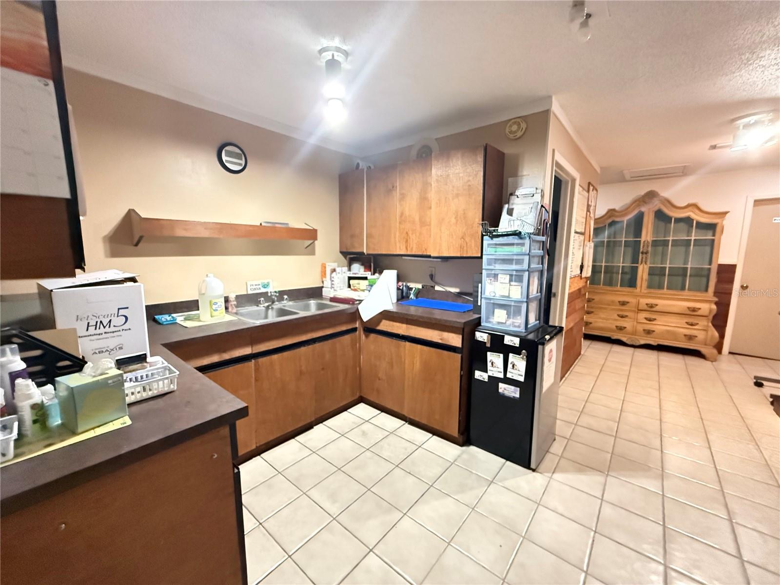 1631 W BAY DR, LARGO, FL, 33770