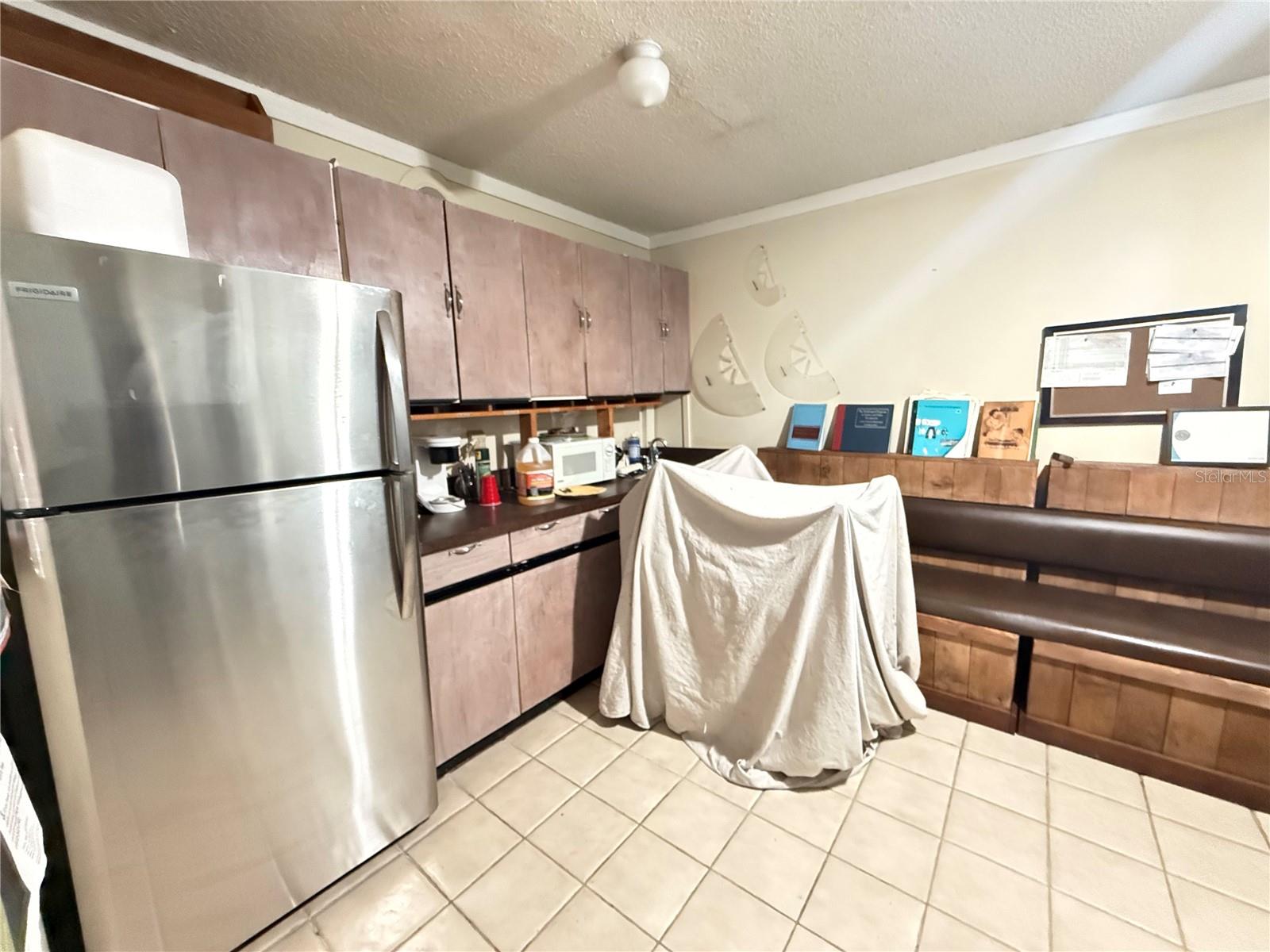 1631 W BAY DR, LARGO, FL, 33770