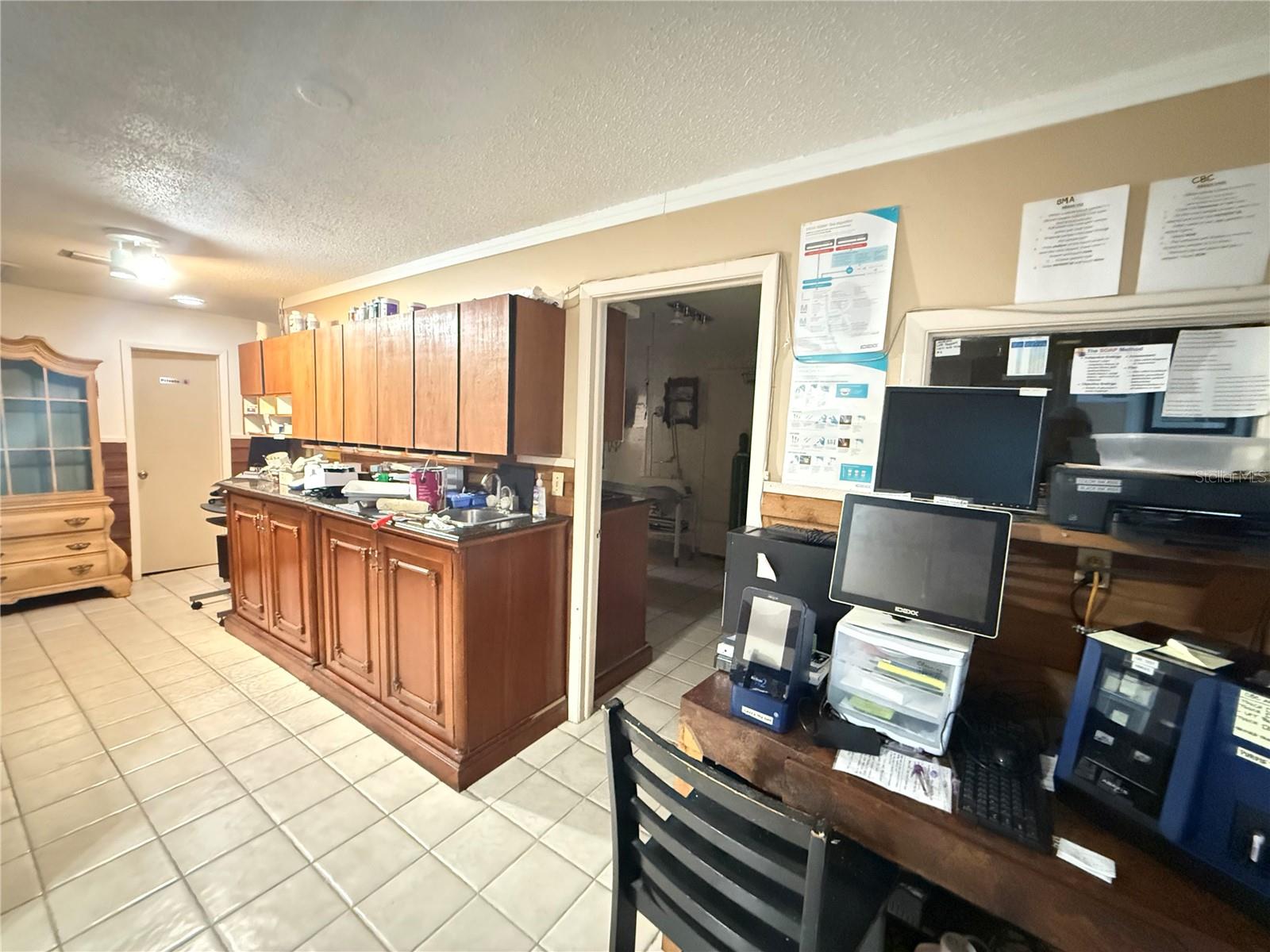 1631 W BAY DR, LARGO, FL, 33770